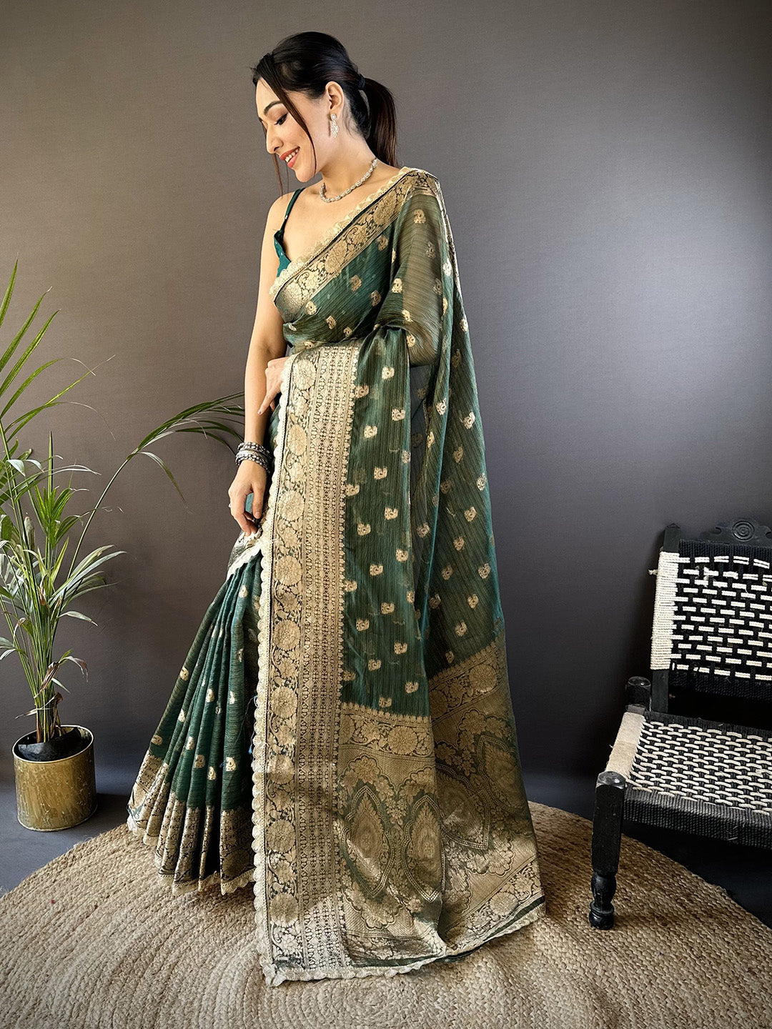 Urban Pallu Woven Design Silk Blend Traditional Saree