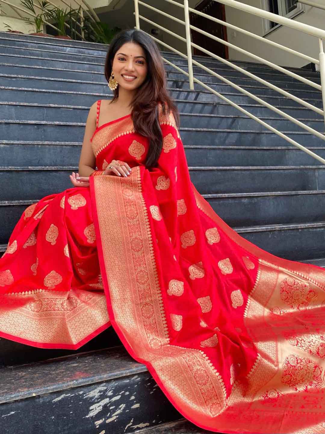 Urban Pallu Woven Design Silk Blend Traditional Saree