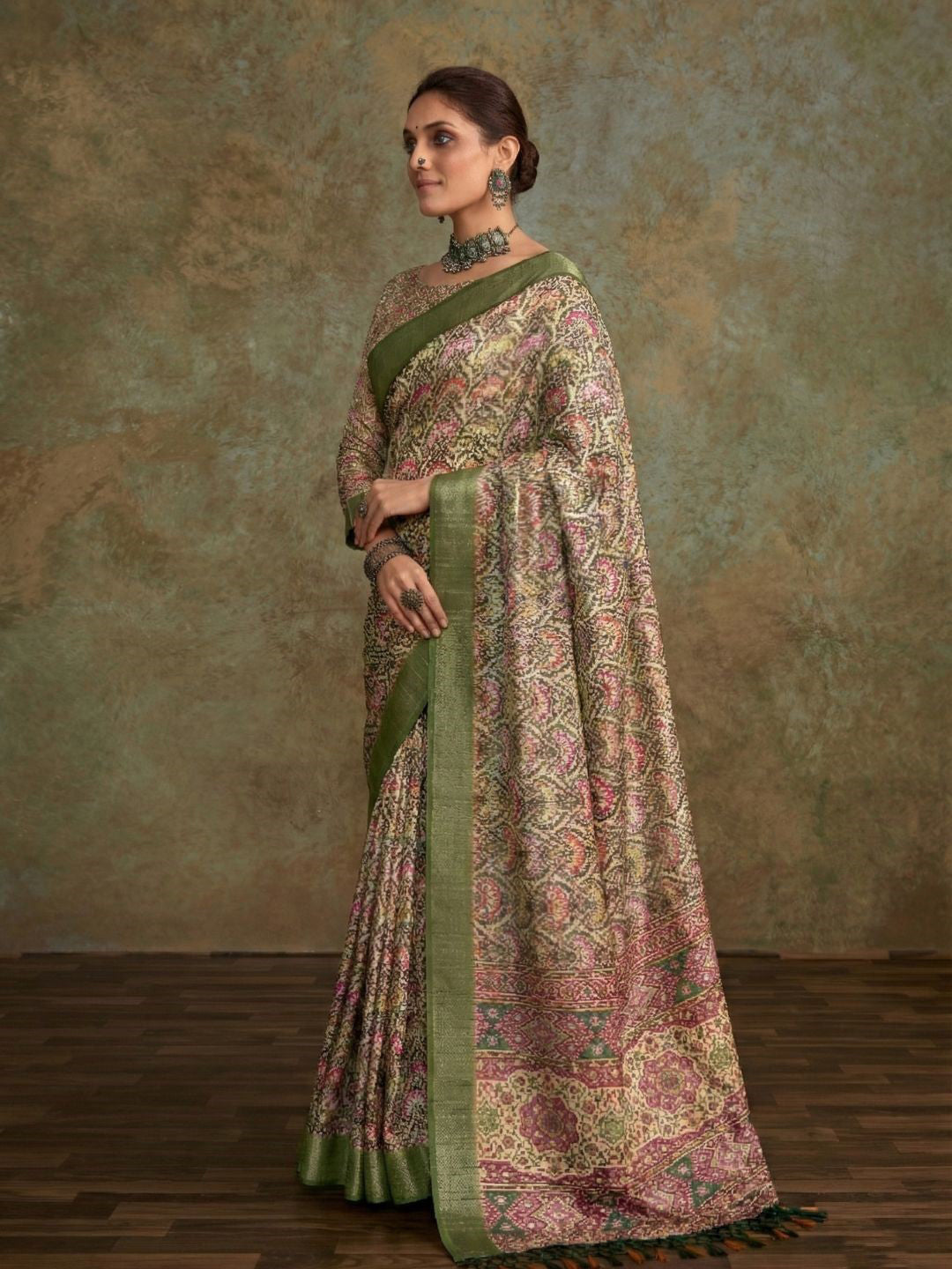 Urban Pallu Printed Silk Blend Daily Saree