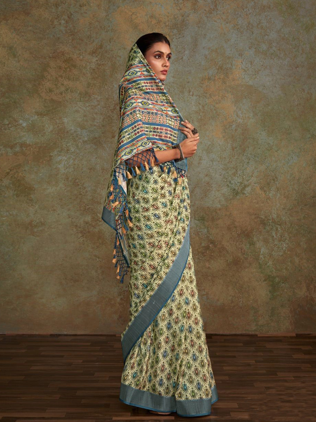 Urban Pallu Printed Silk Blend Daily Saree