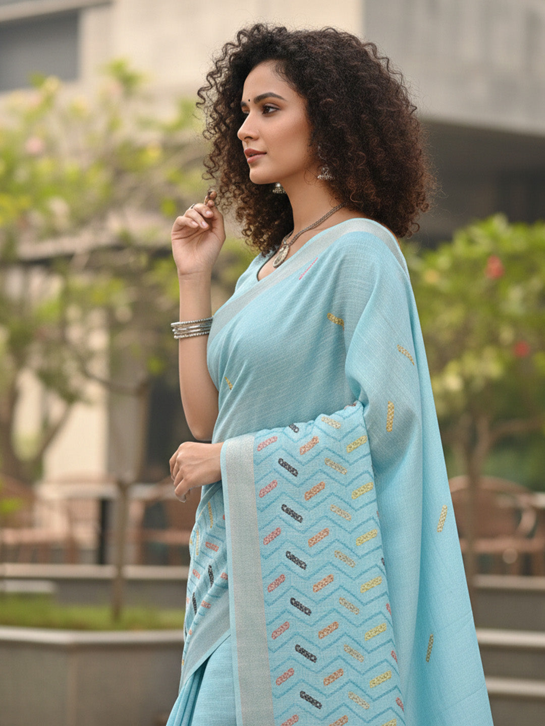 Urban Pallu Floral Sequinned Silk Blend Fusion Saree
