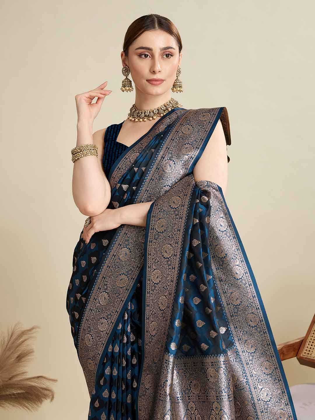 Urban Pallu Woven Design Silk Blend Party Saree