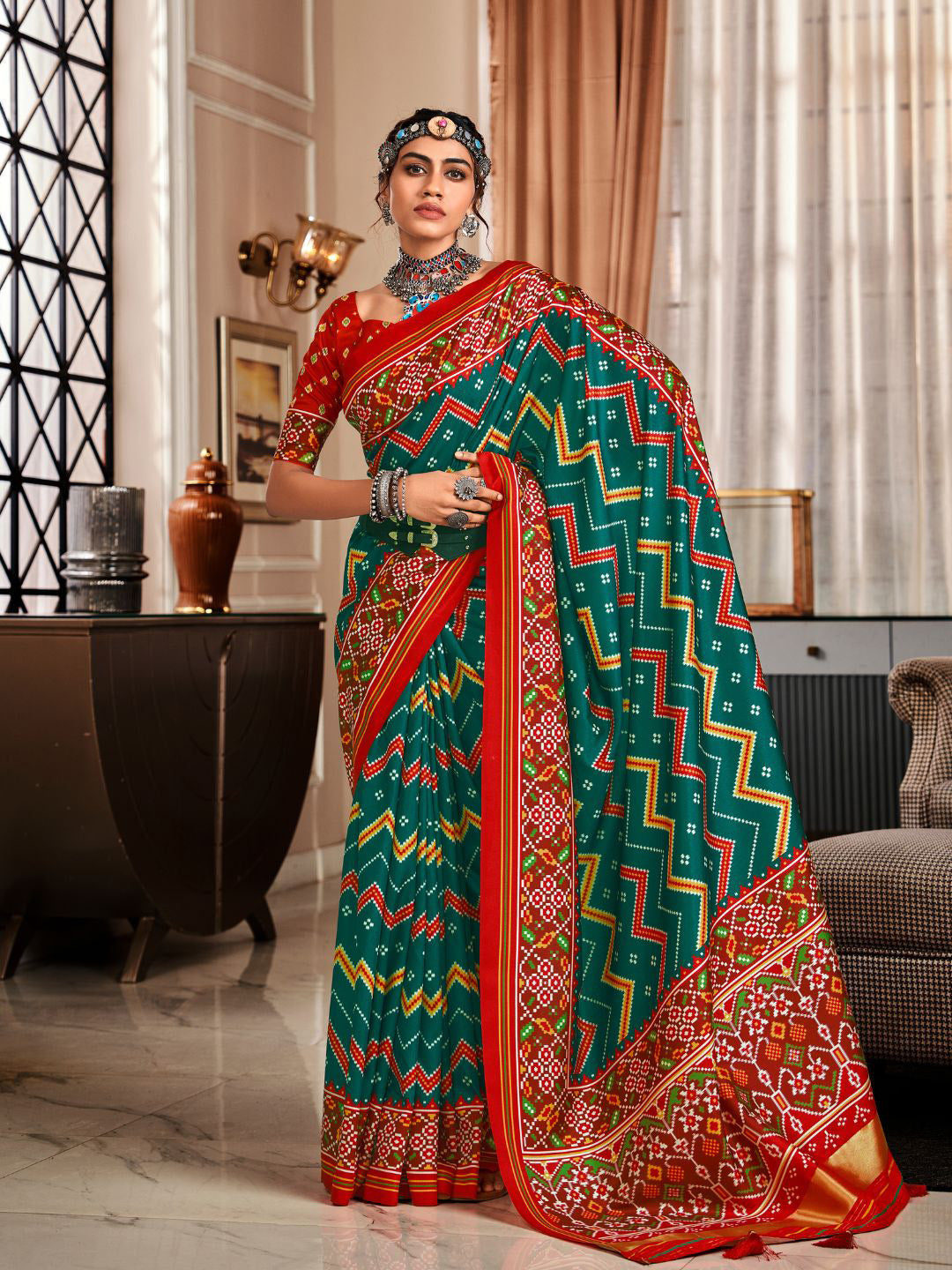 Urban Pallu Woven Design Cotton Blend Daily Saree