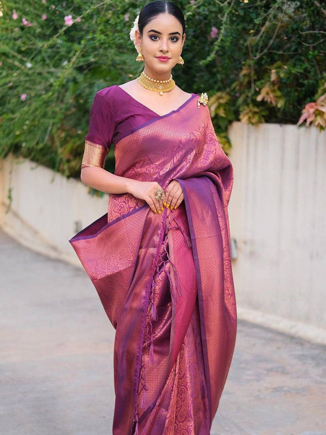 Urban Pallu Woven Design Silk Blend Traditional Saree