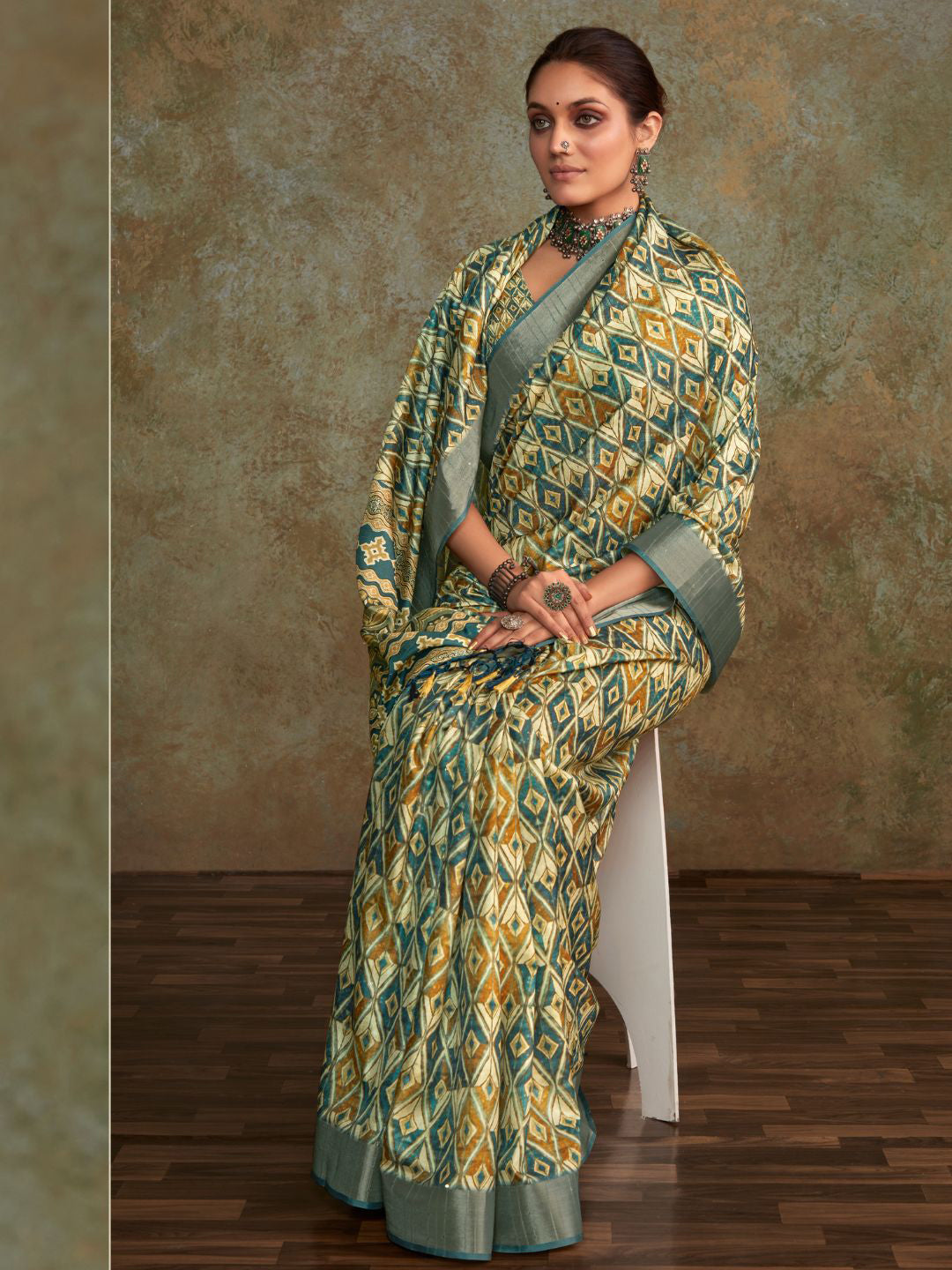 Urban Pallu Printed Silk Blend Daily Saree