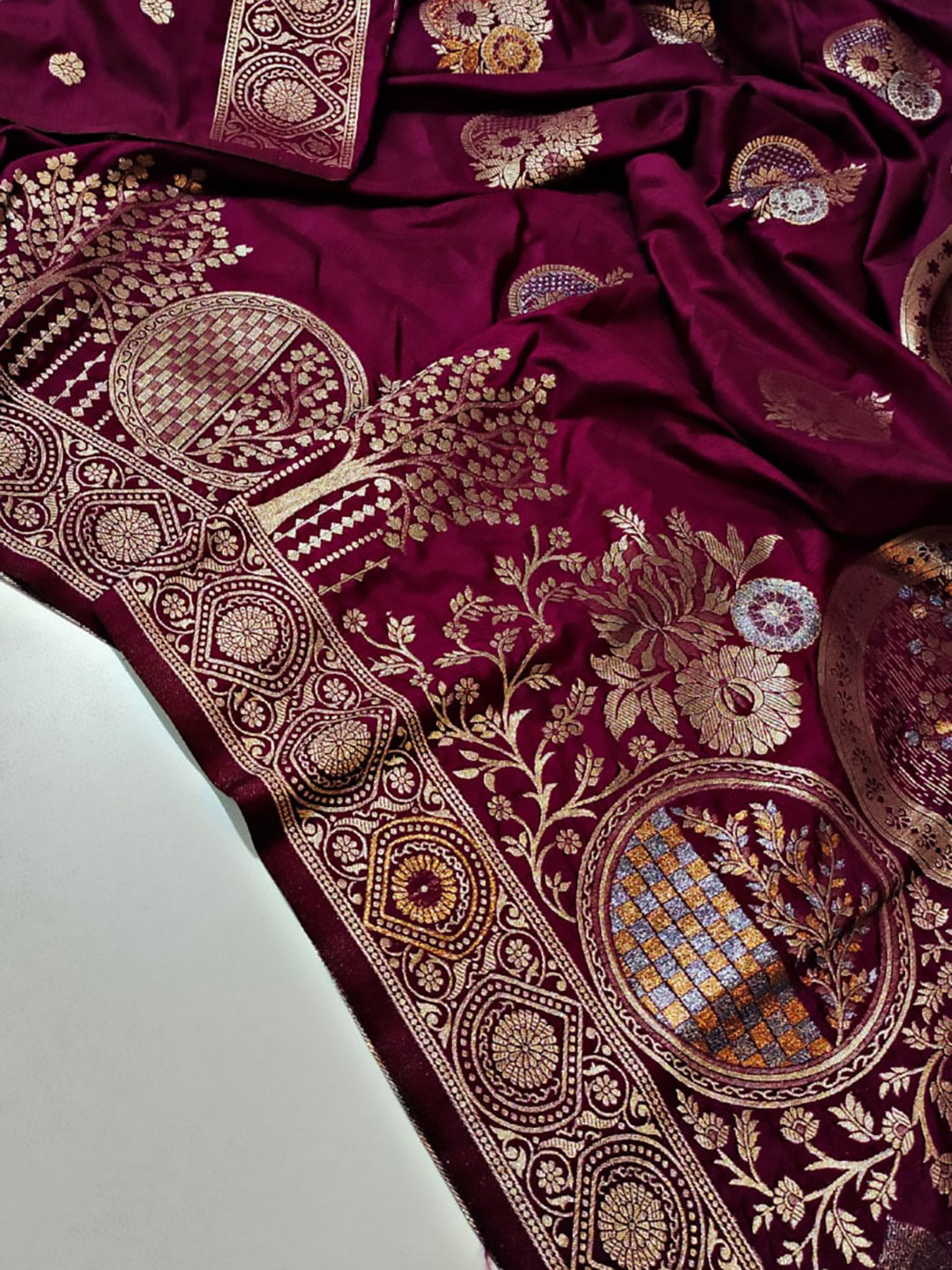 Urban Pallu Woven Design Silk Blend Traditional Saree