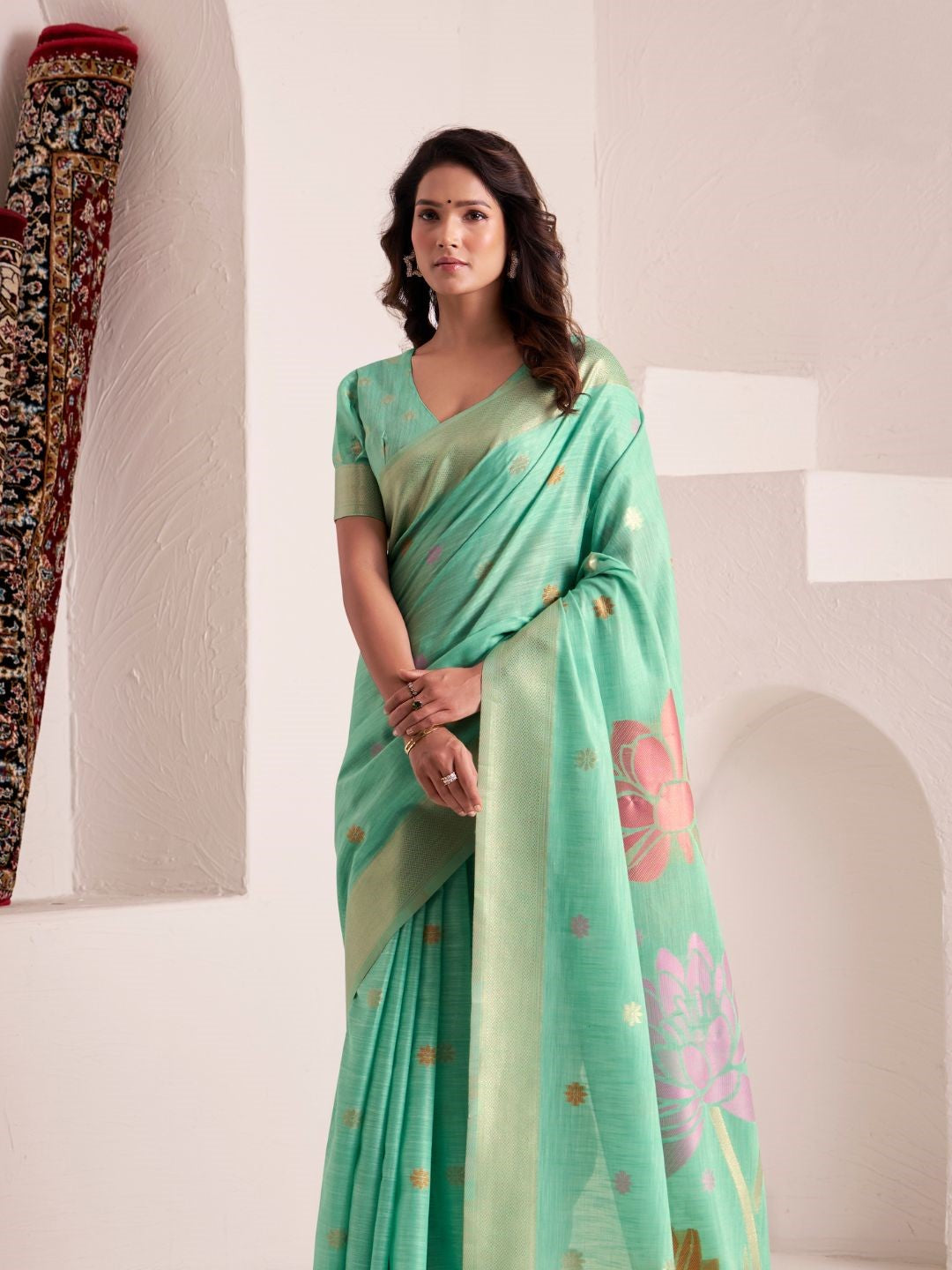 Urban Pallu Woven Design Silk Blend Daily Saree
