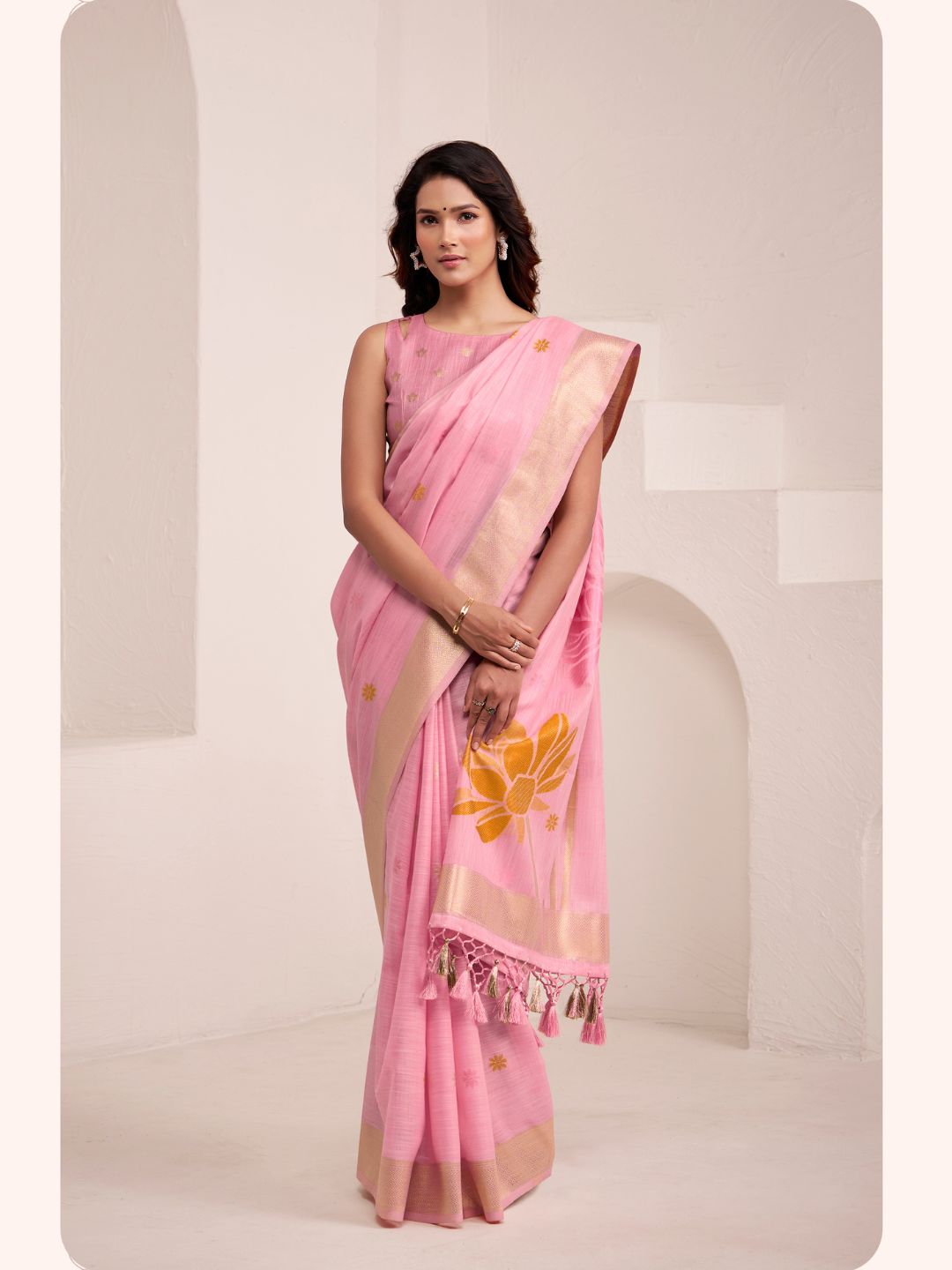 Urban Pallu Woven Design Silk Blend Daily Saree