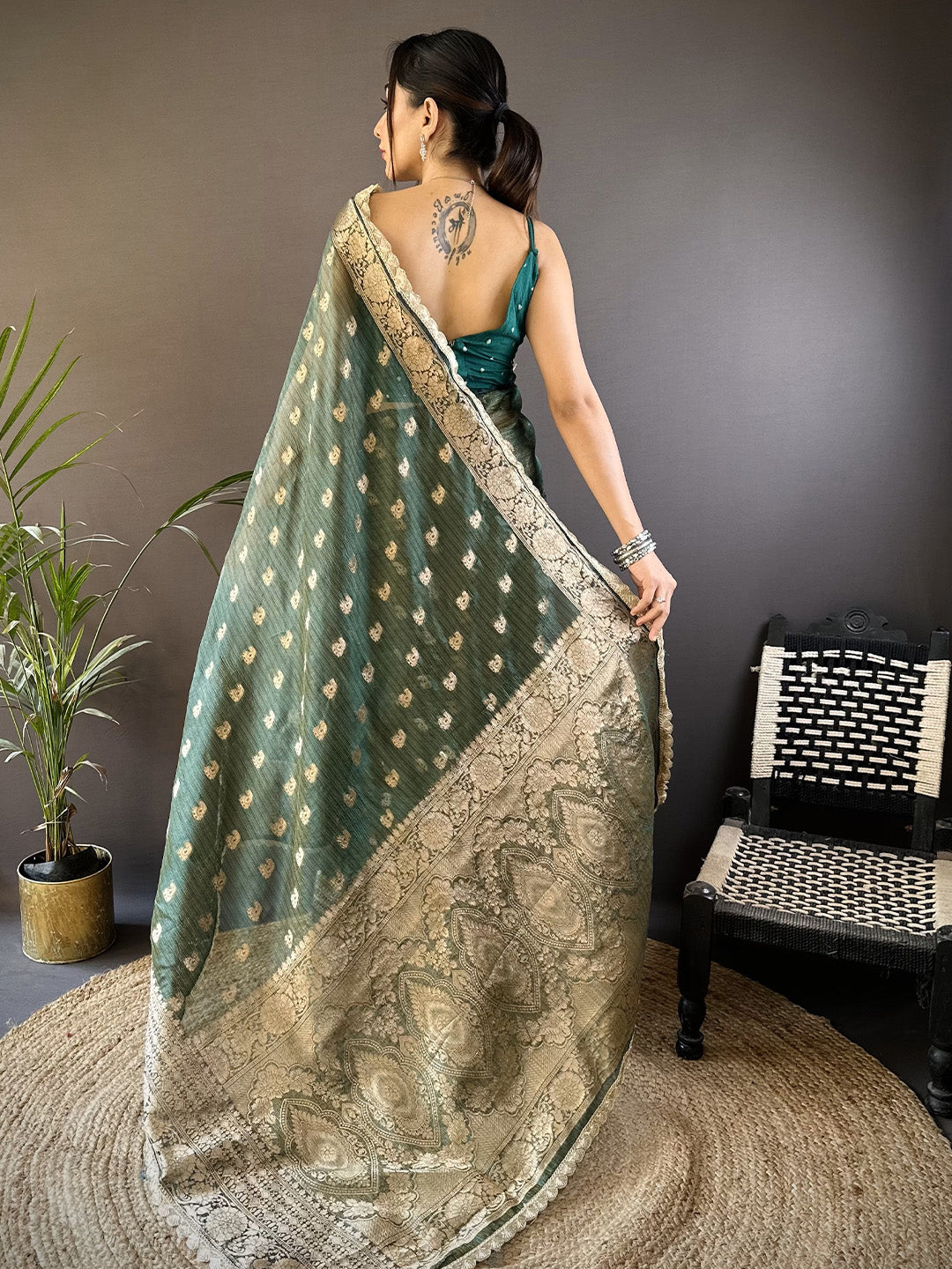 Urban Pallu Woven Design Silk Blend Traditional Saree