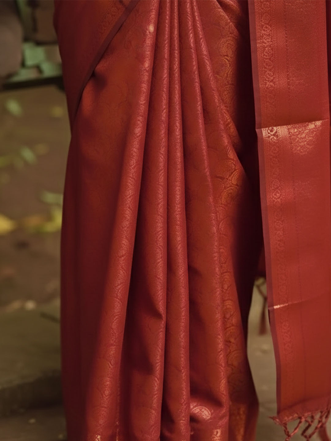 Urban Pallu Woven Design Silk Blend Traditional Saree