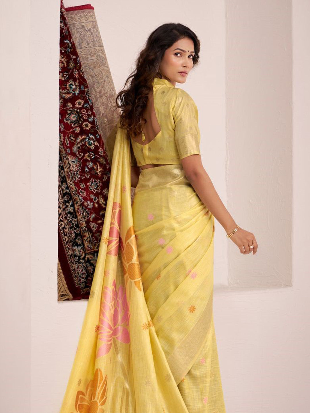 Urban Pallu Woven Design Silk Blend Daily Saree
