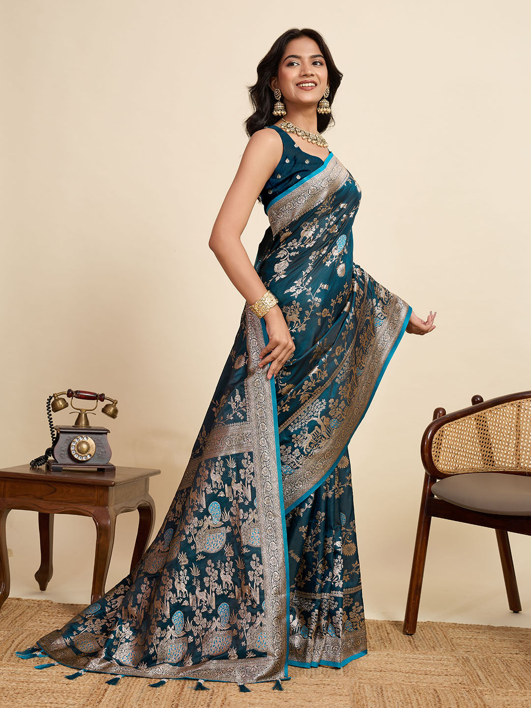 Urban Pallu Woven Design Silk Blend Party Saree