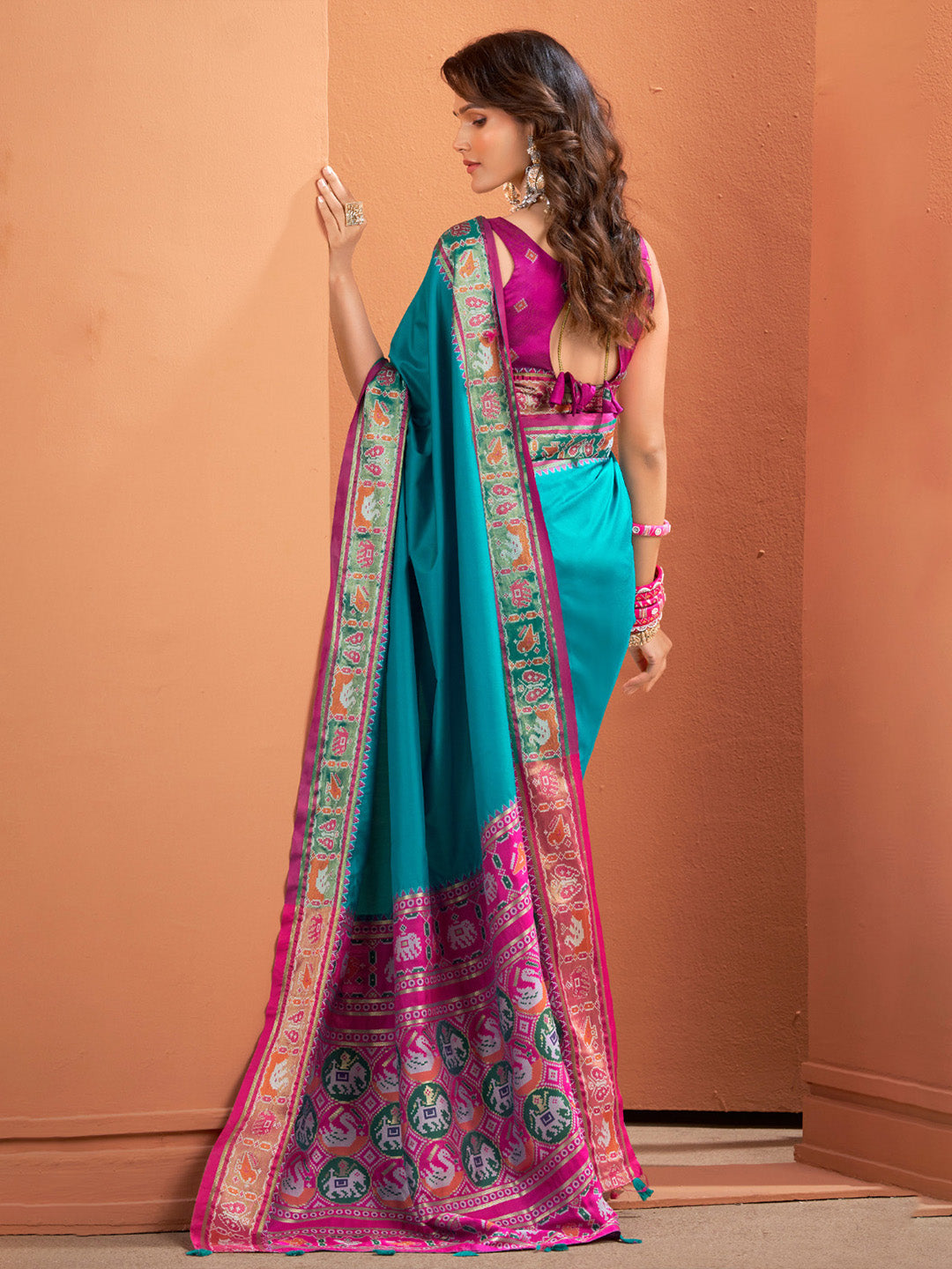 Urban Pallu Solid Silk Blend Festive Saree