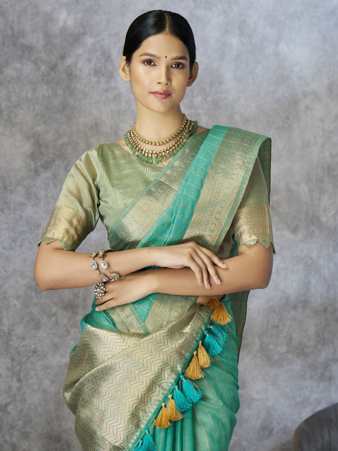 Urban Pallu Solid Cotton Blend Daily Saree