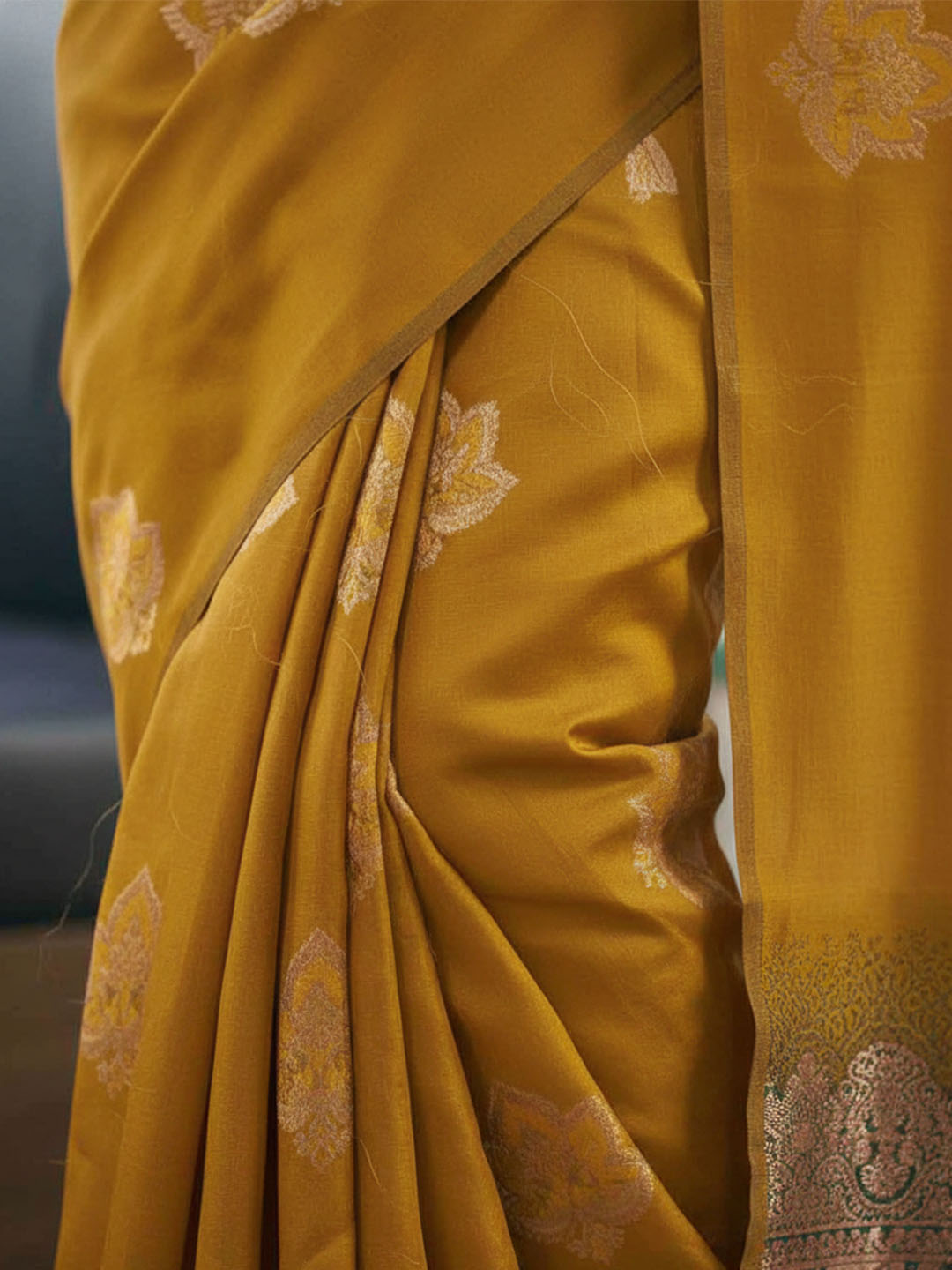 Urban Pallu Woven Design Silk Blend Traditional Saree