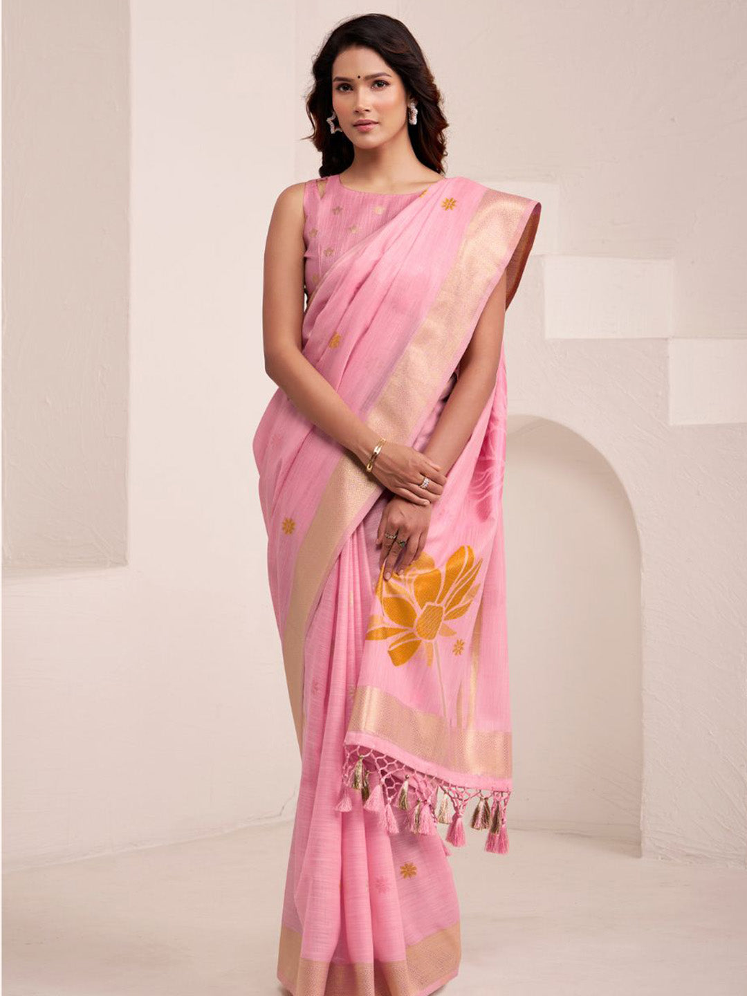 Urban Pallu Woven Design Silk Blend Daily Saree