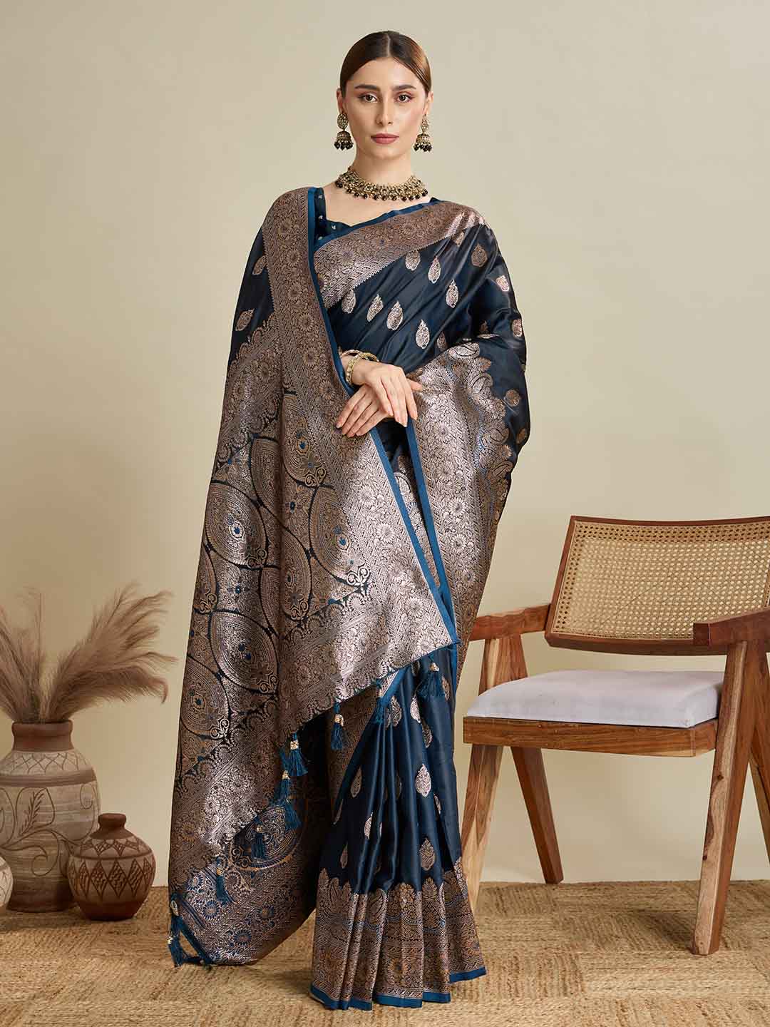 Urban Pallu Woven Design Silk Blend Party Saree
