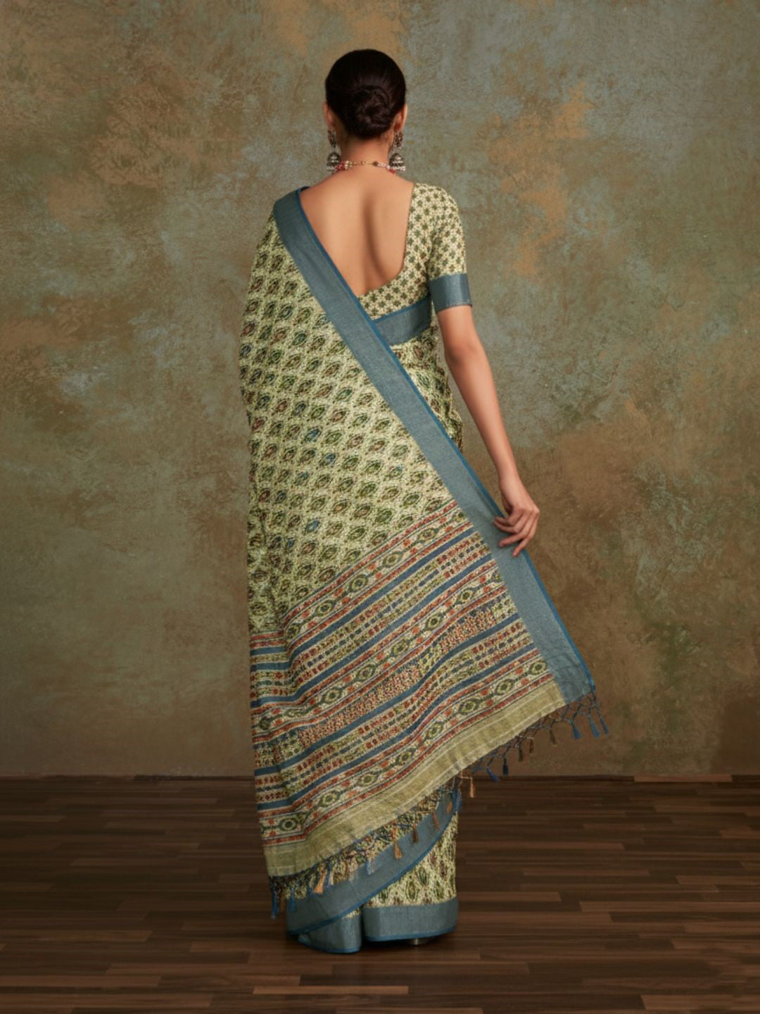 Urban Pallu Printed Silk Blend Daily Saree