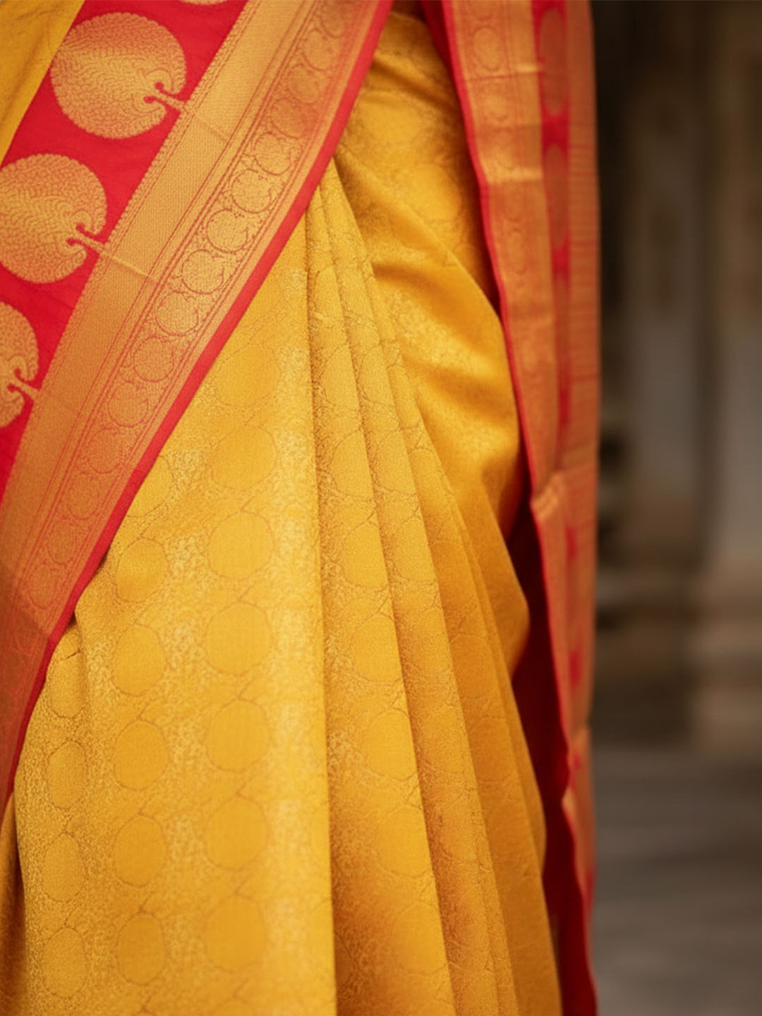 Urban Pallu Woven Design Silk Blend Traditional Saree