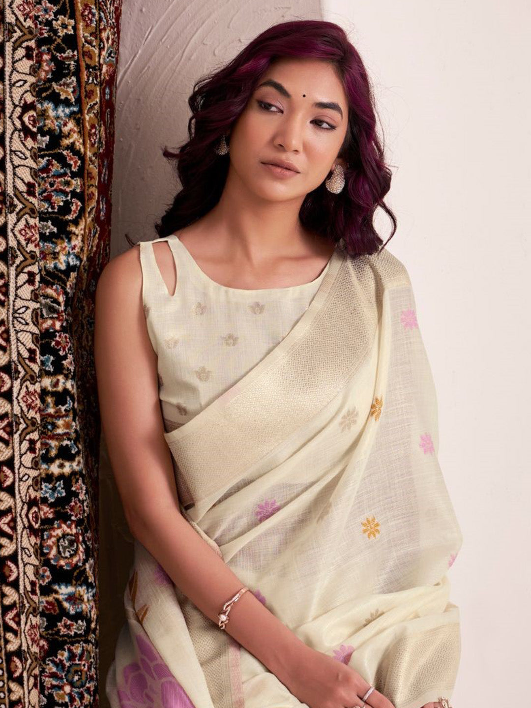 Urban Pallu Woven Design Silk Blend Daily Saree