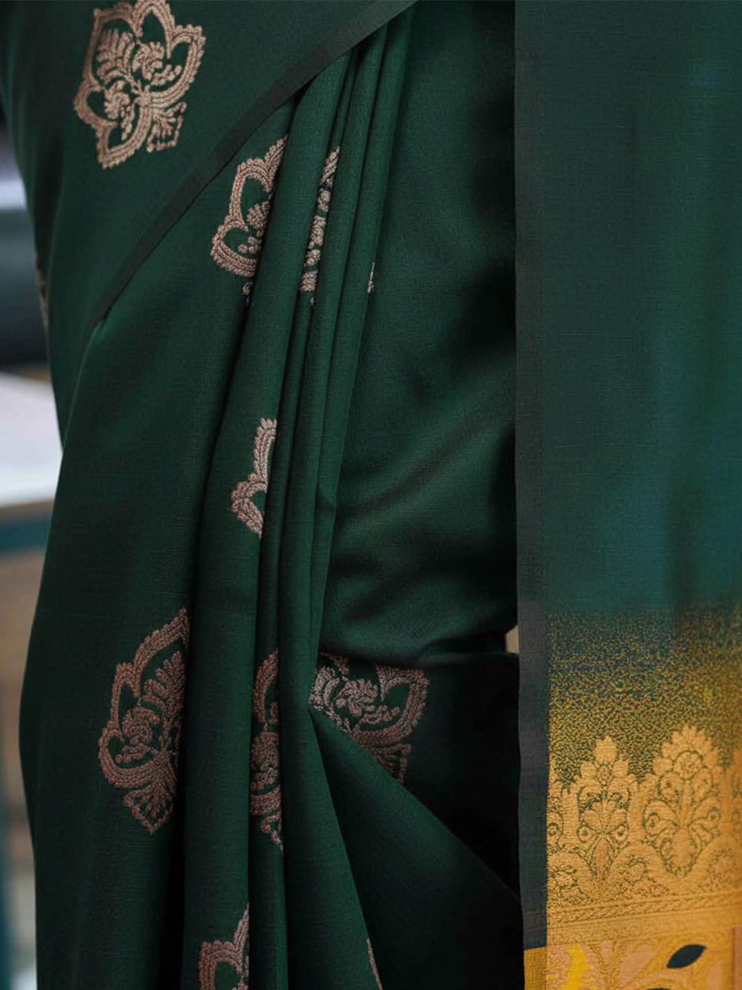 Urban Pallu Woven Design Silk Blend Traditional Saree