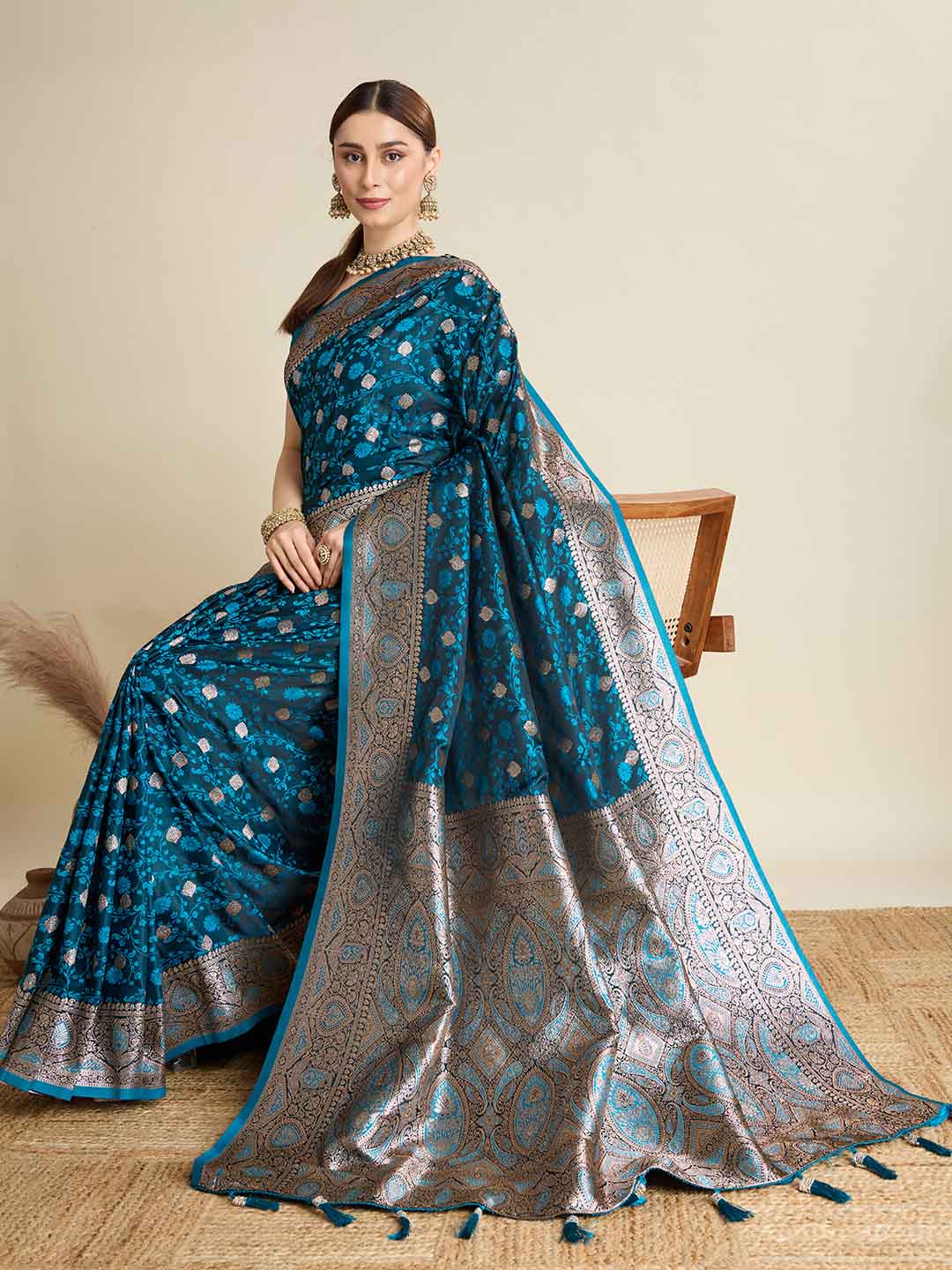 Urban Pallu Woven Design Silk Blend Party Saree