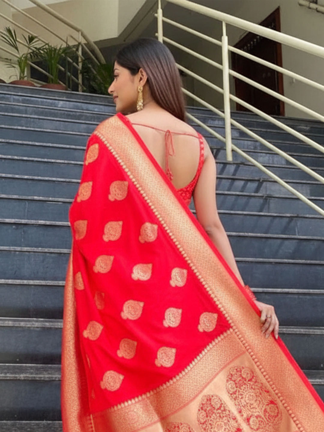 Urban Pallu Woven Design Silk Blend Traditional Saree