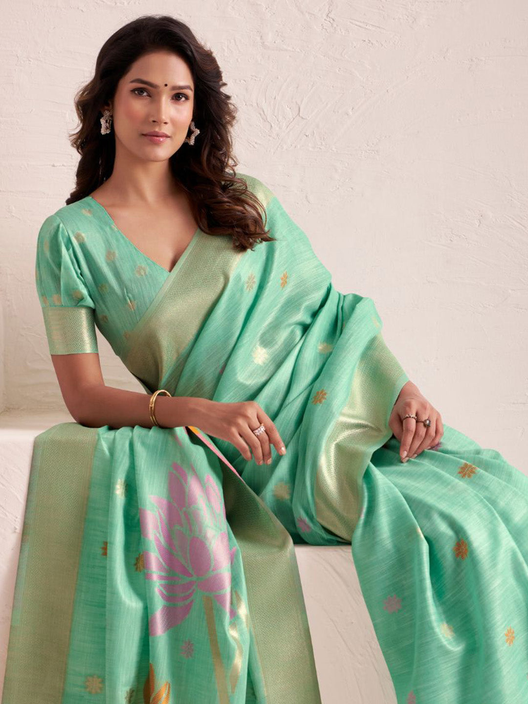 Urban Pallu Woven Design Silk Blend Daily Saree