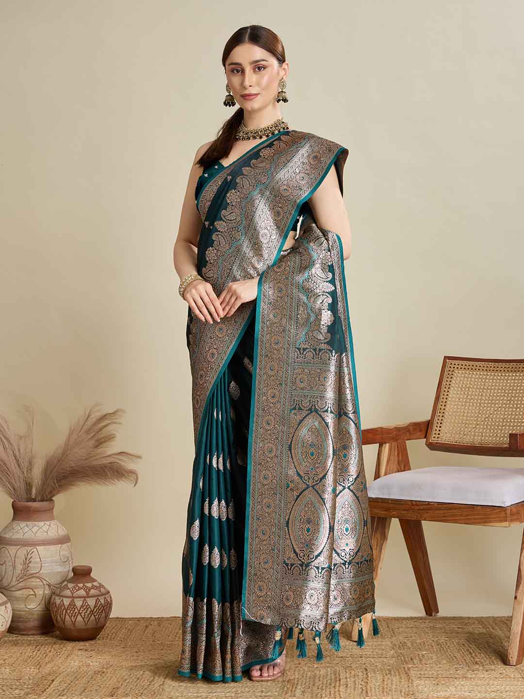 Urban Pallu Woven Design Silk Blend Party Saree