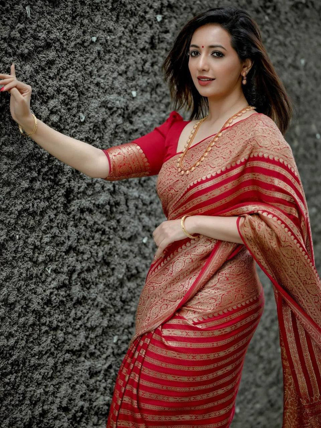 Urban Pallu Woven Design Silk Blend Traditional Saree