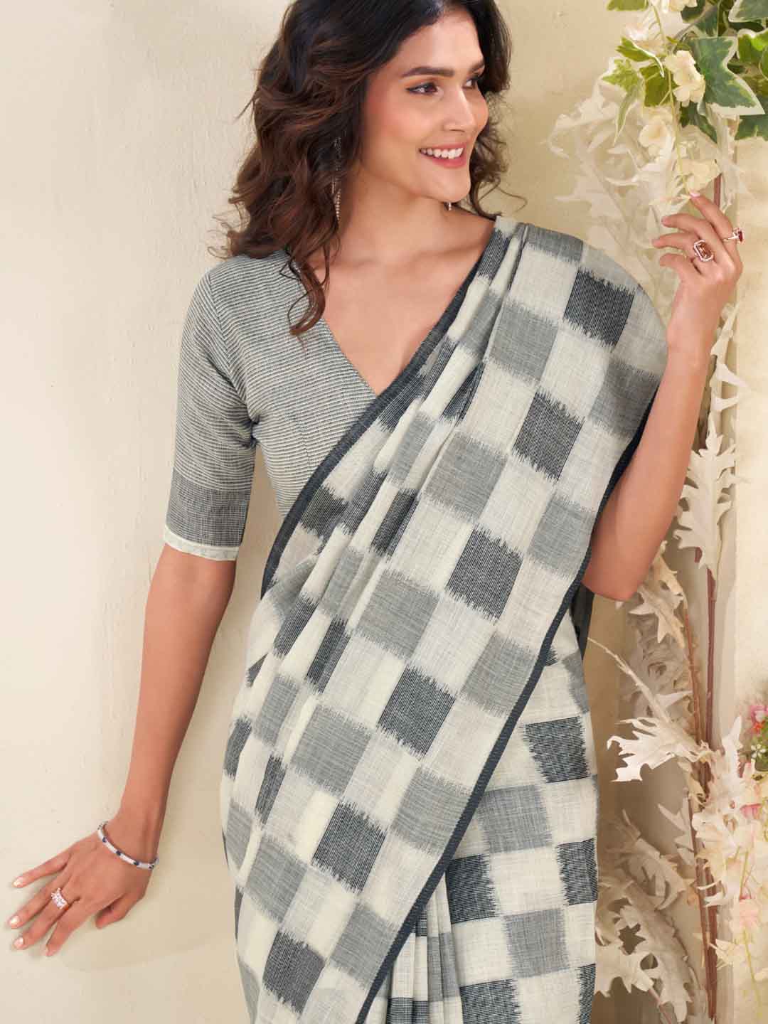 Urban Pallu Woven Design Silk Blend Work Saree
