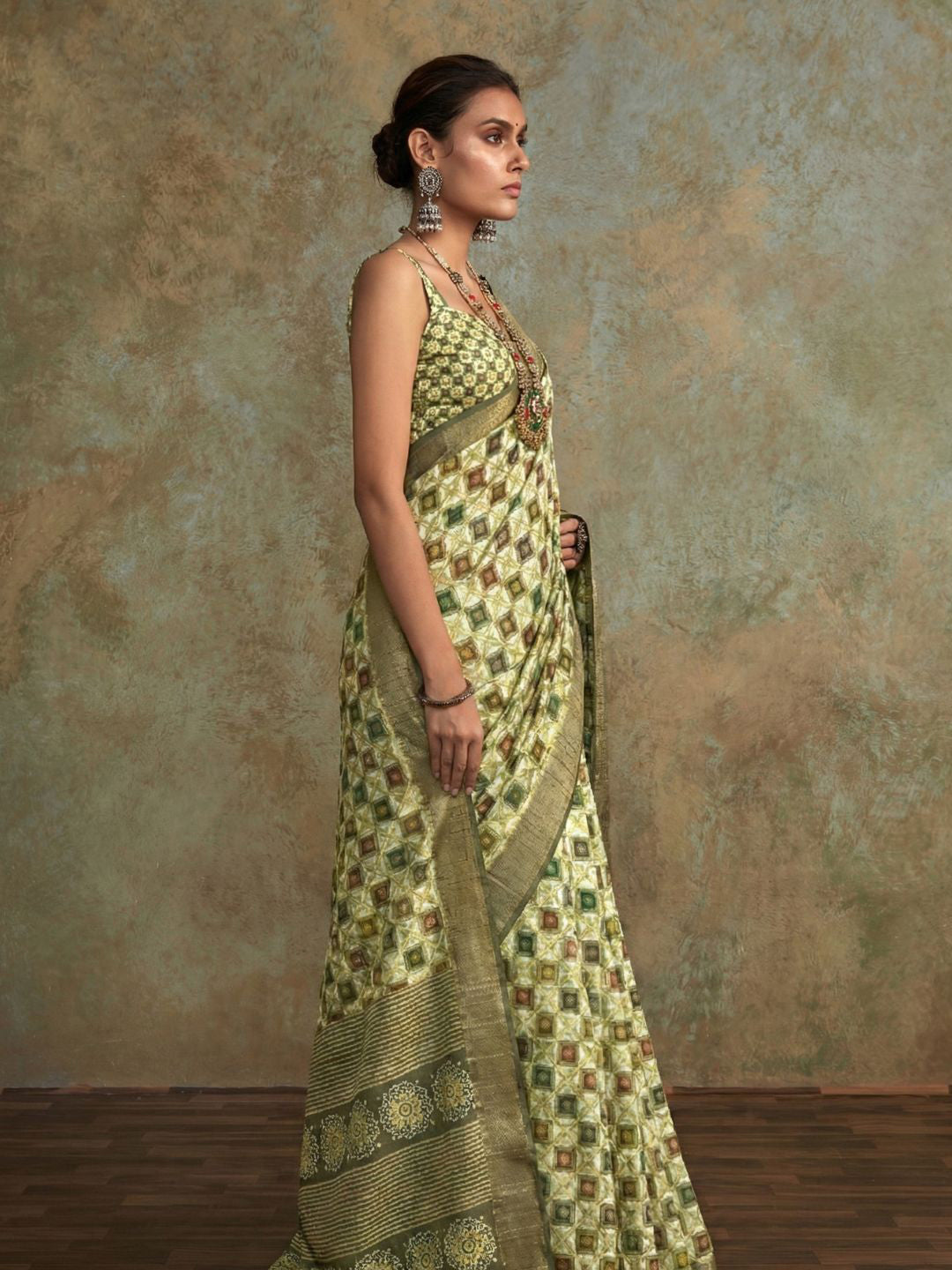 Urban Pallu Printed Silk Blend Daily Saree