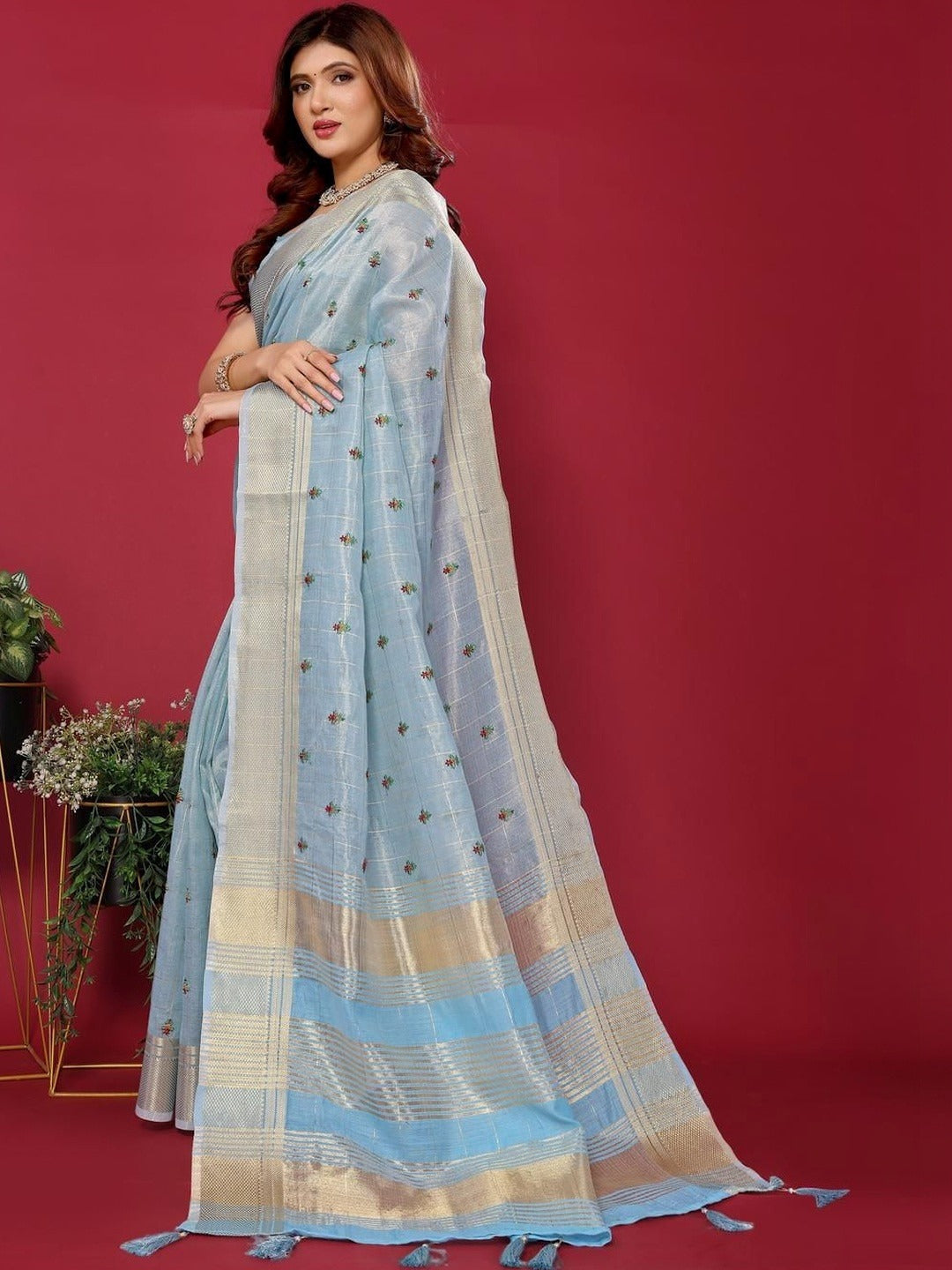 Urban Pallu Floral Sequinned Silk Blend Fusion Saree