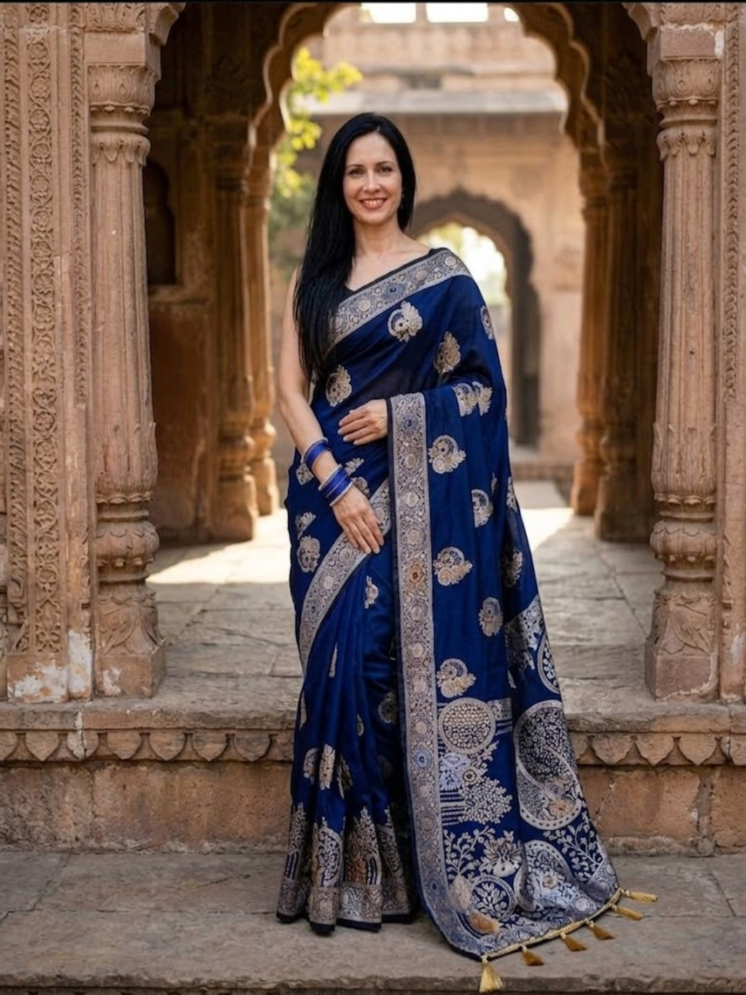 Urban Pallu Woven Design Silk Blend Traditional Saree