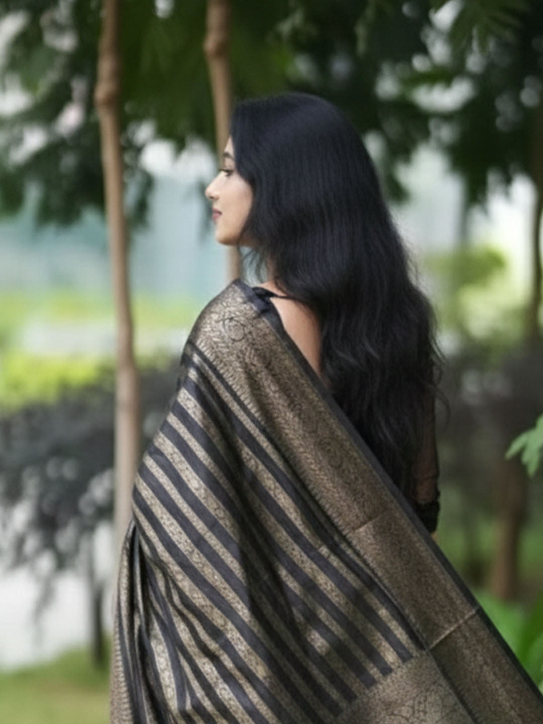 Urban Pallu Woven Design Silk Blend Traditional Saree