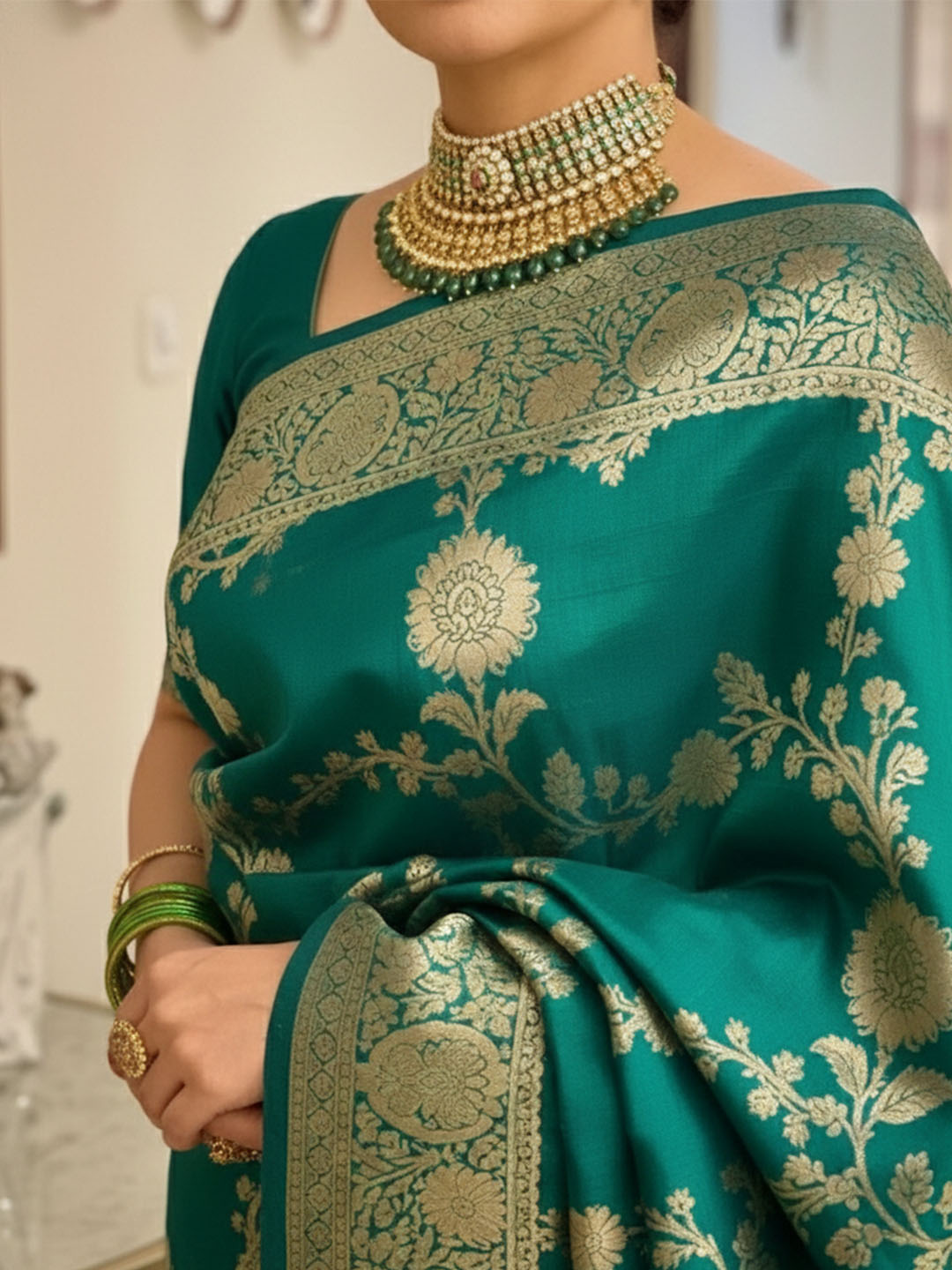 Urban Pallu Woven Design Silk Blend Traditional Saree