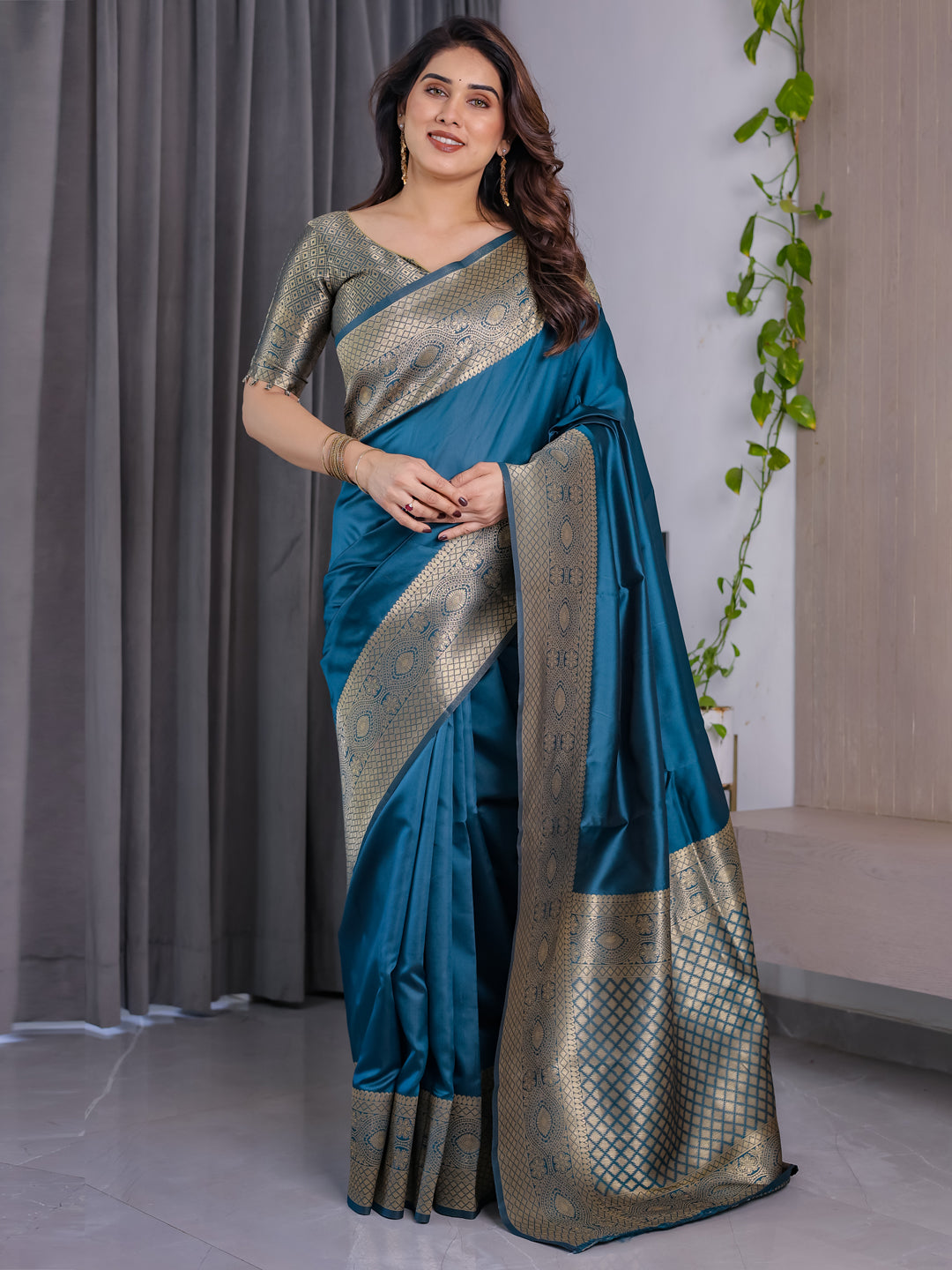 Urban Pallu Woven Design Silk Blend Festive Saree