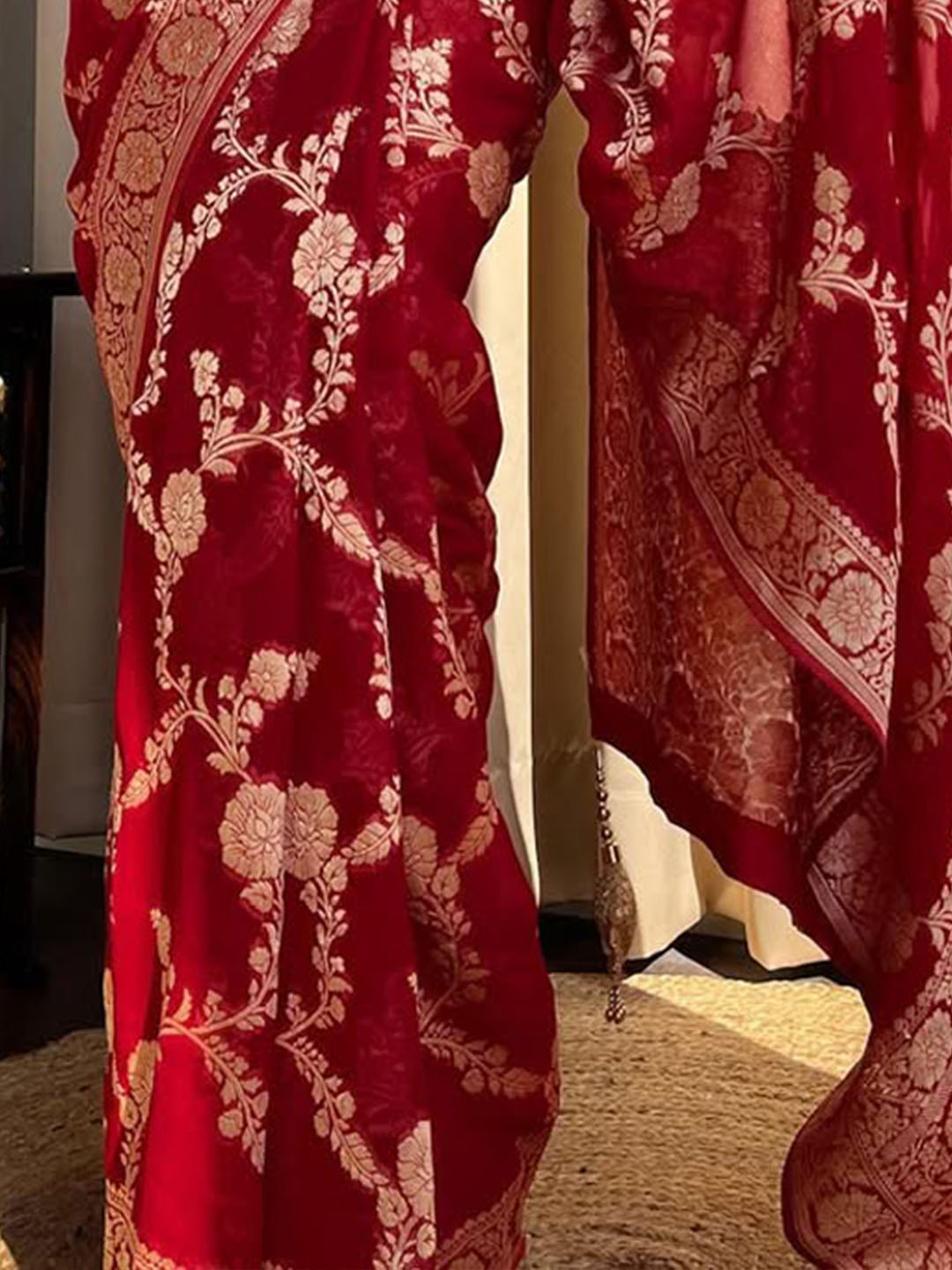 Urban Pallu Woven Design Silk Blend Traditional Saree