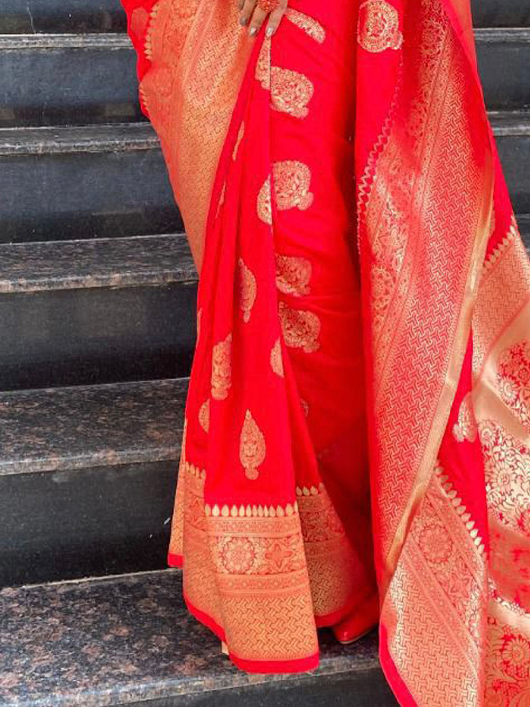 Urban Pallu Woven Design Silk Blend Traditional Saree
