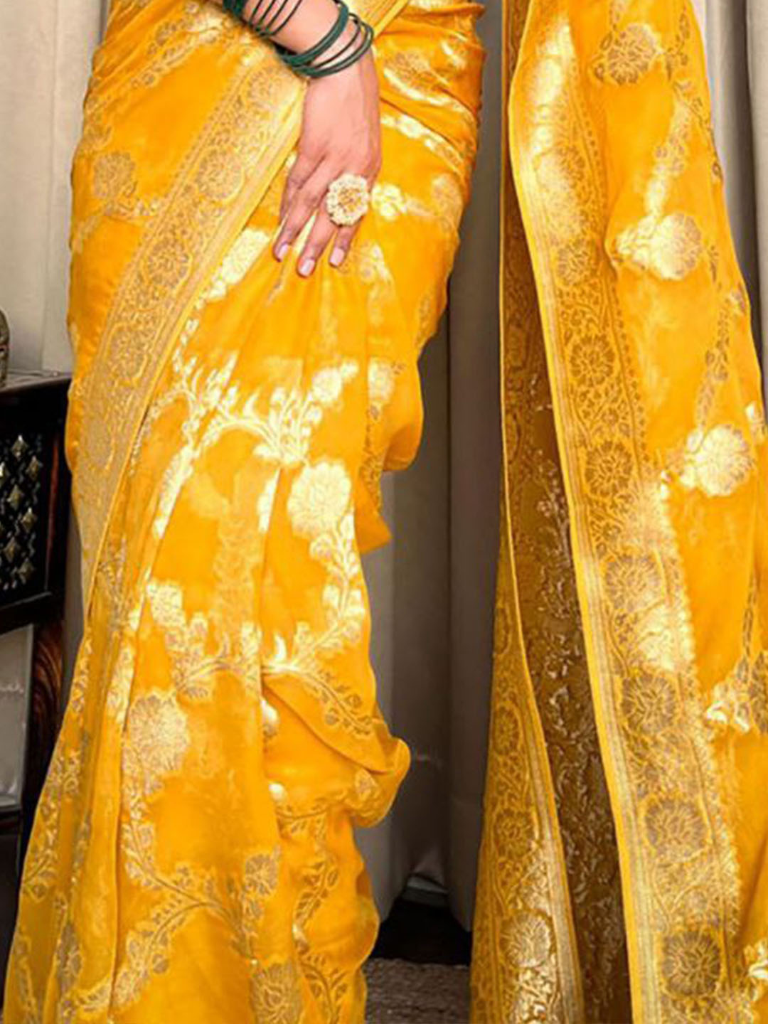 Urban Pallu Woven Design Silk Blend Traditional Saree