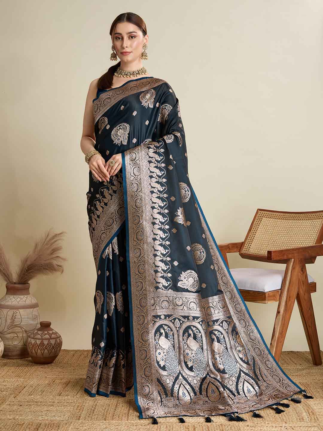 Urban Pallu Woven Design Silk Blend Party Saree
