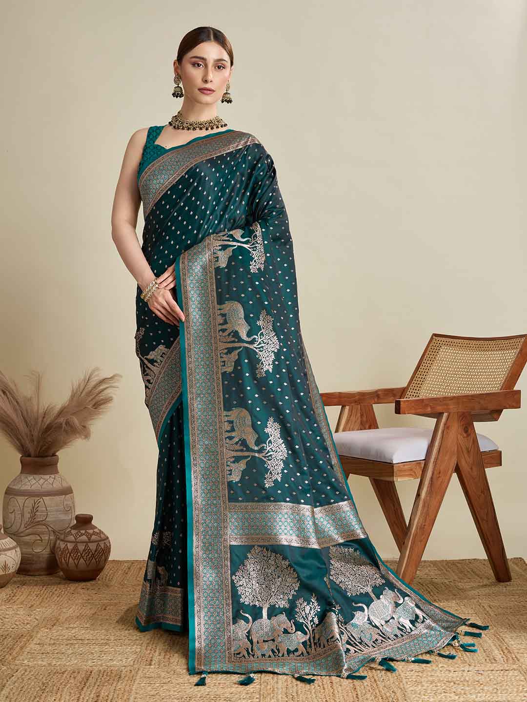 Urban Pallu Woven Design Silk Blend Party Saree