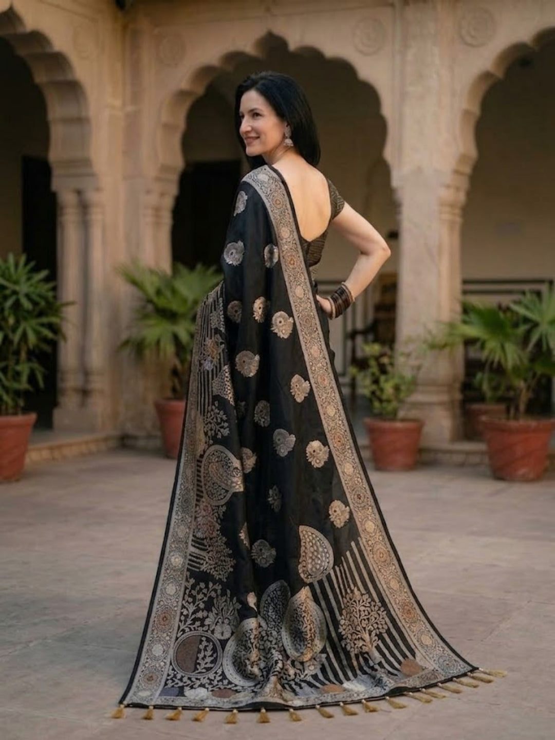 Urban Pallu Woven Design Silk Blend Traditional Saree
