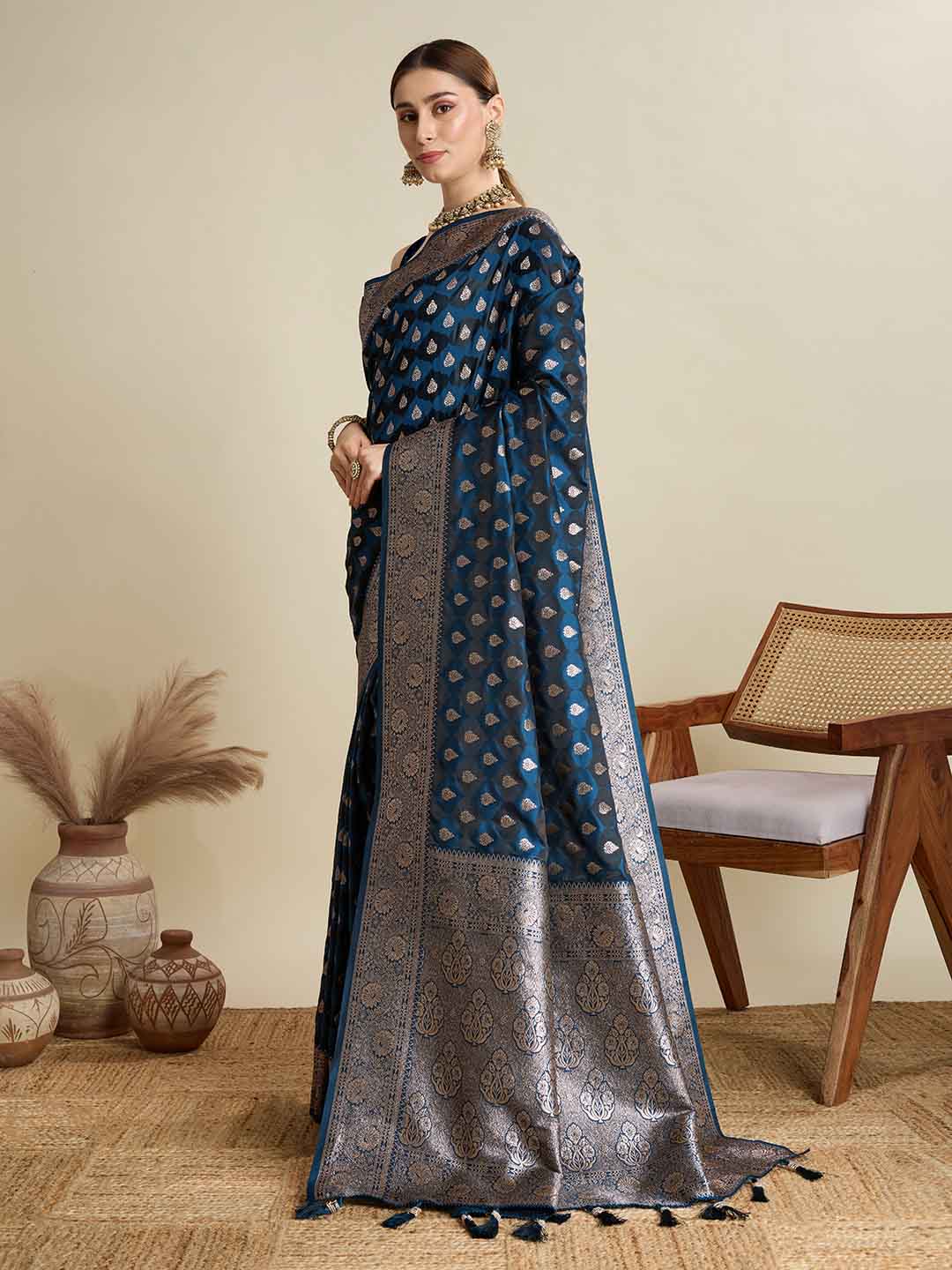 Urban Pallu Woven Design Silk Blend Party Saree
