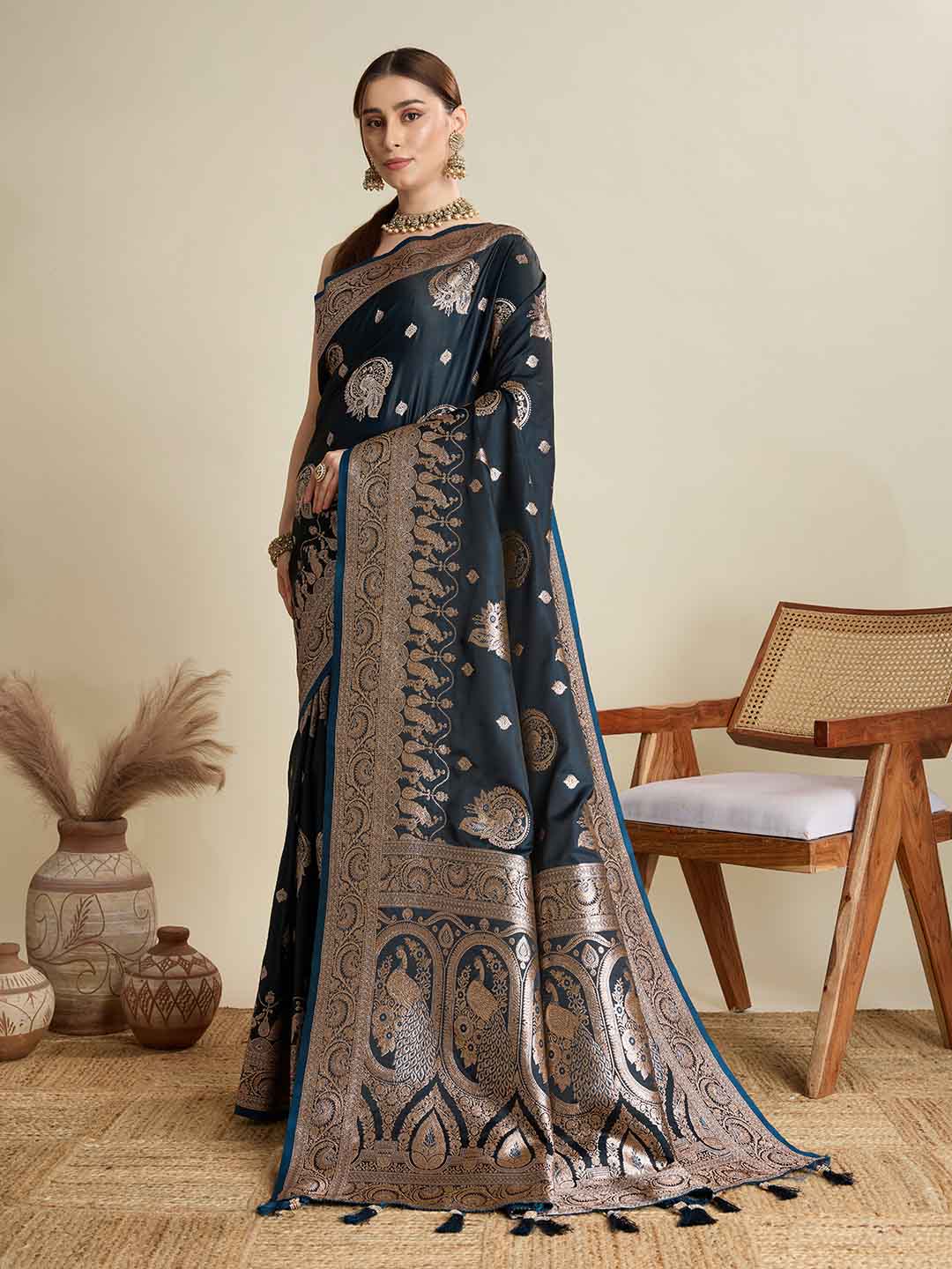 Urban Pallu Woven Design Silk Blend Party Saree