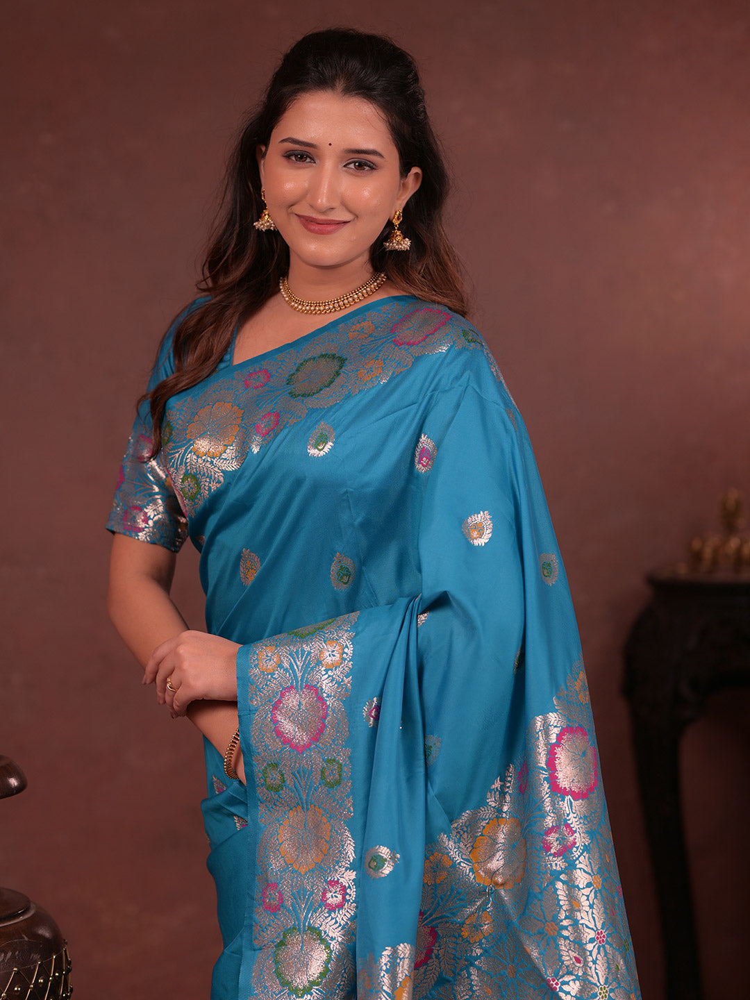 Urban Pallu Woven Design Silk Blend Traditional Saree