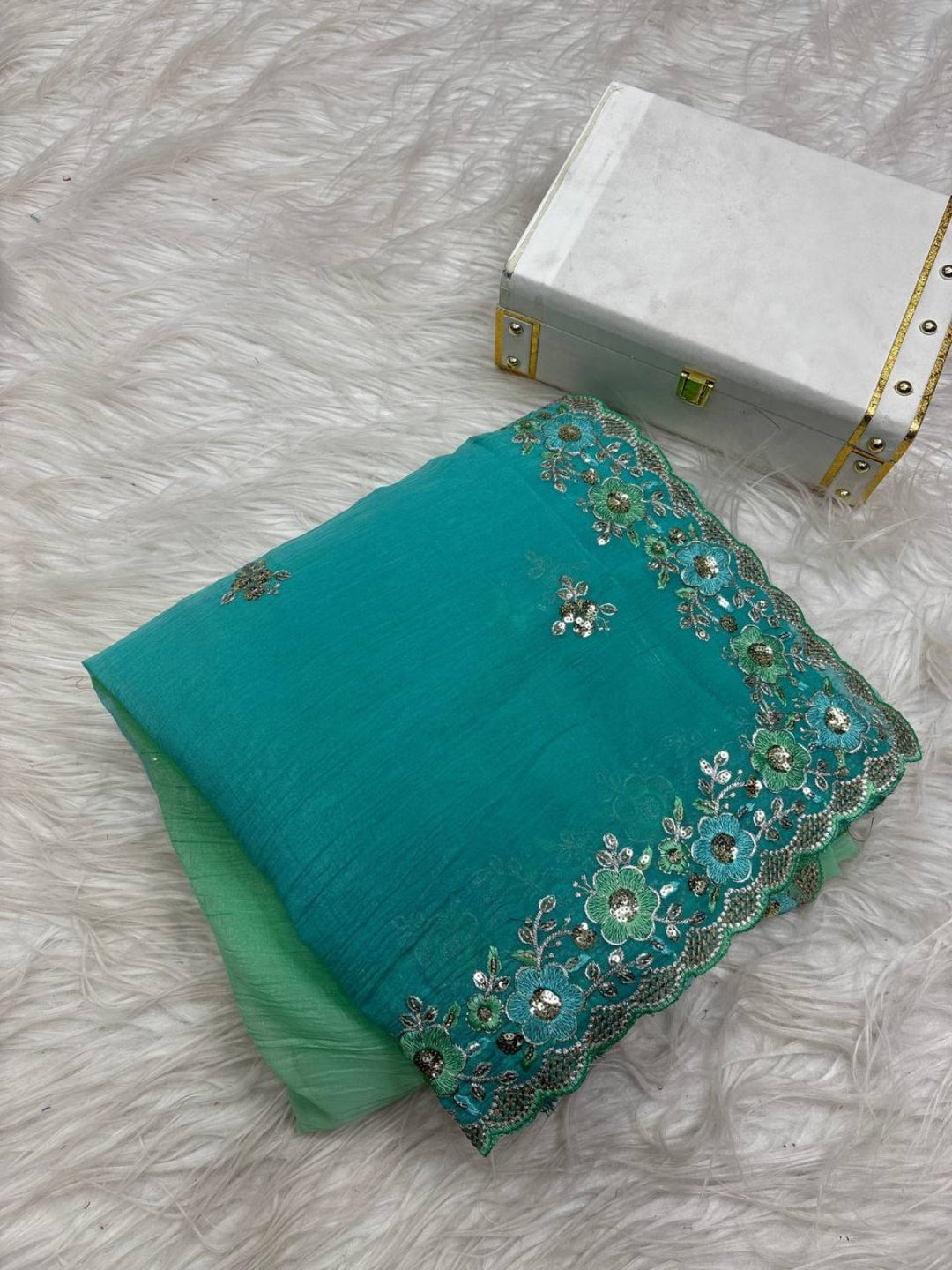 Urban Pallu Solid Poly Georgette Traditional Saree