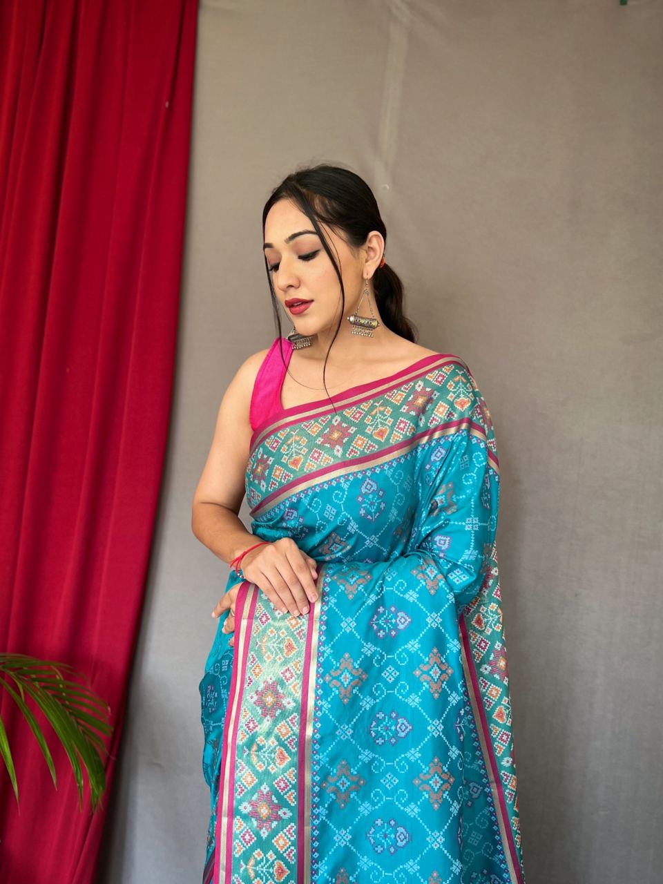Urban Pallu Woven Design Silk Blend Party Saree
