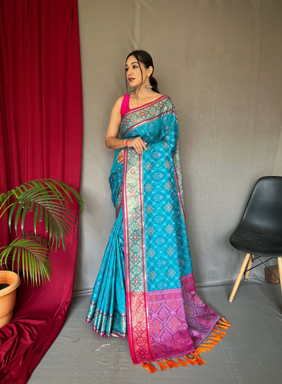 Urban Pallu Woven Design Silk Blend Party Saree