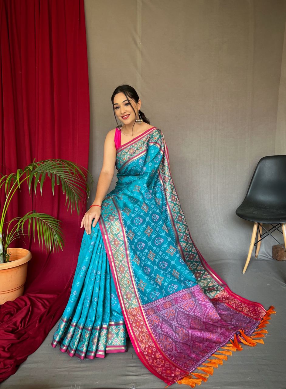 Urban Pallu Woven Design Silk Blend Party Saree